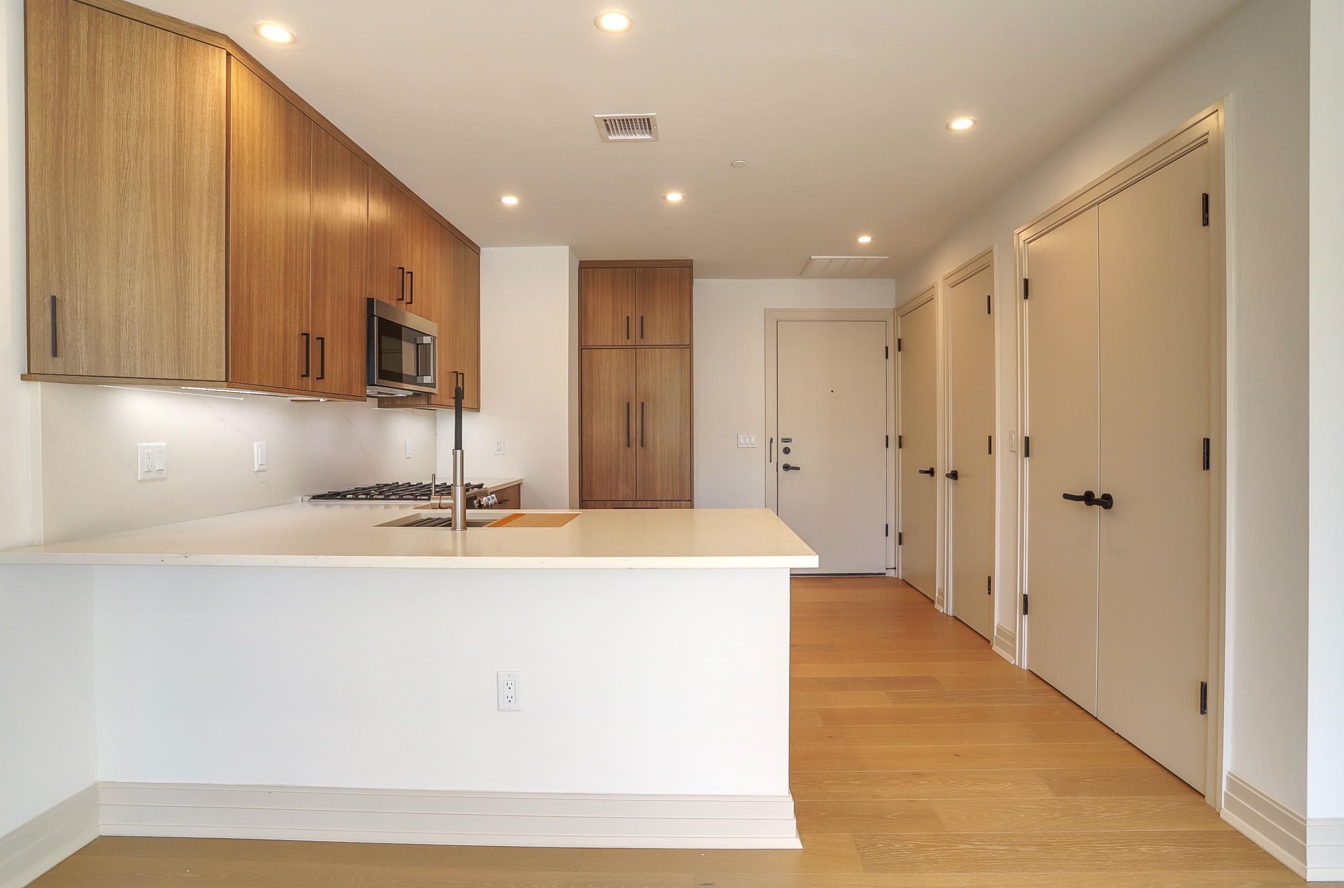 921 MADISON ST Unit: 503