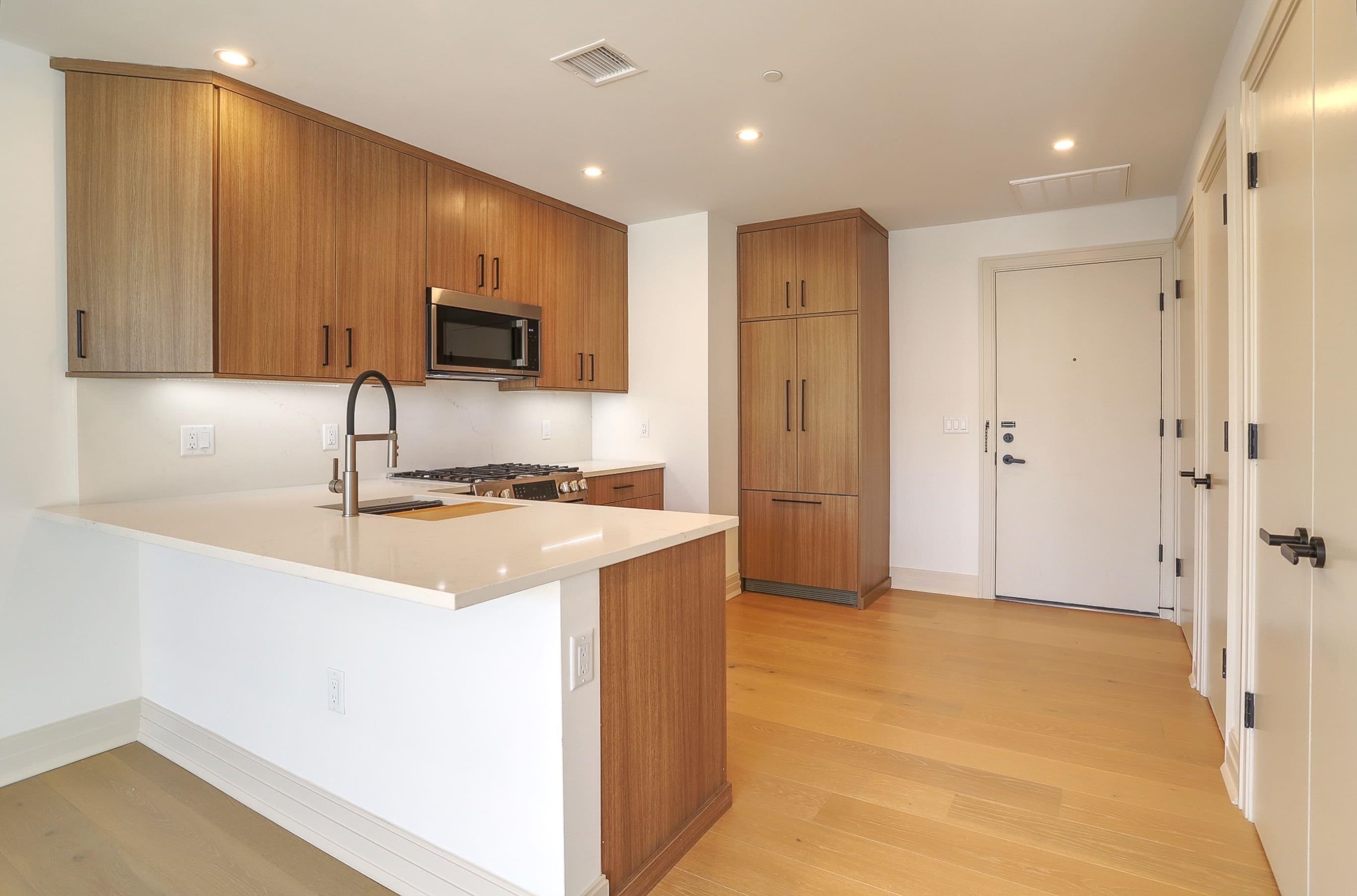 921 MADISON ST Unit: 503