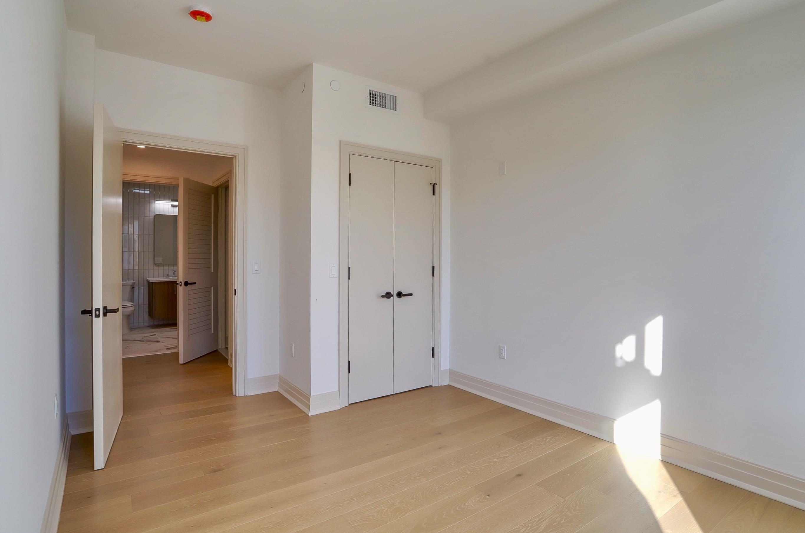 921 MADISON ST Unit: 503