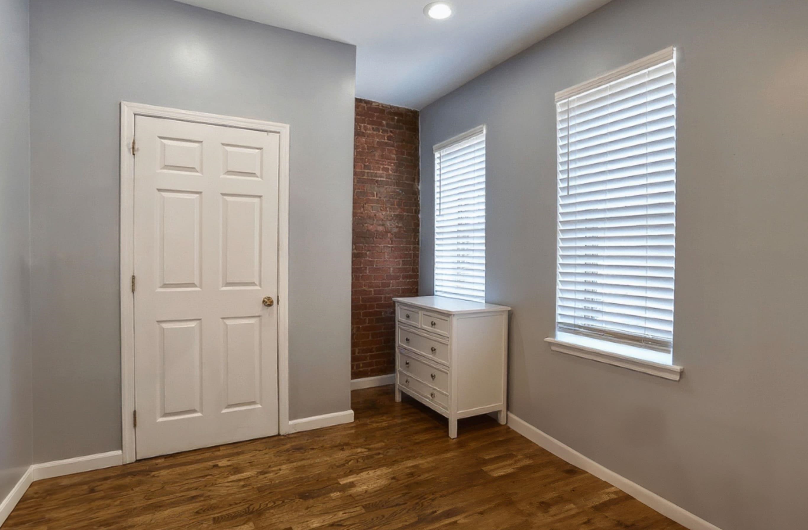 285 BERGEN AVE Unit: 2