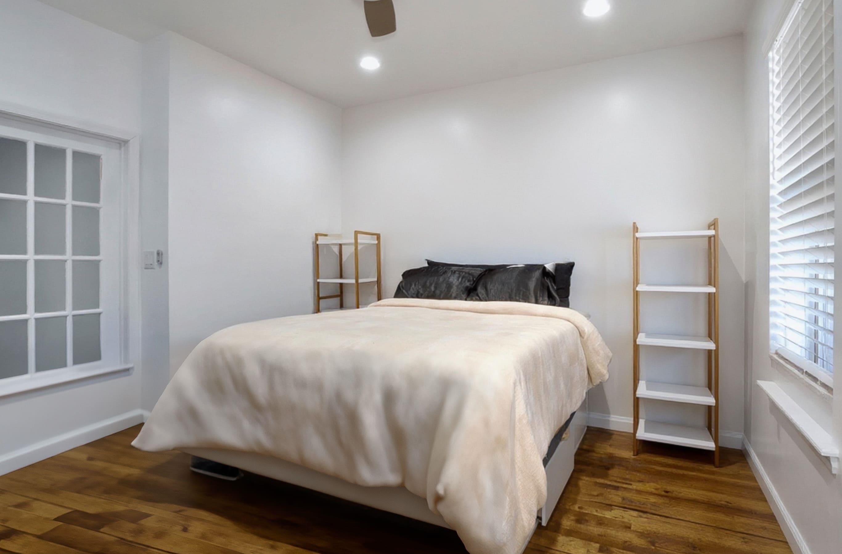 285 BERGEN AVE Unit: 2