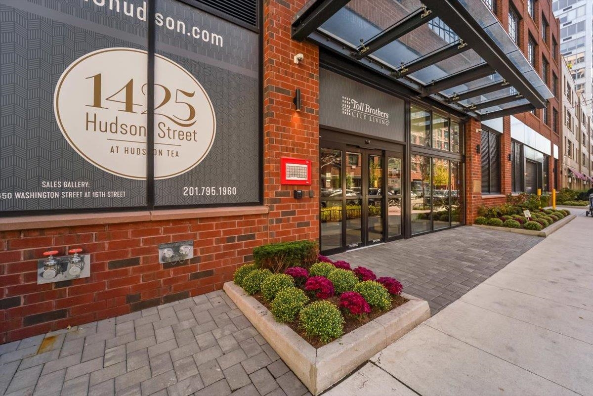 1425 HUDSON ST Unit: 7E