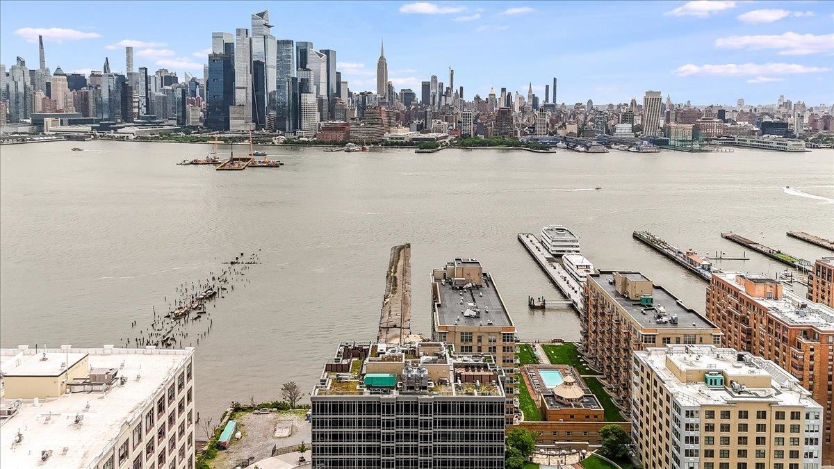 1425 HUDSON ST Unit: 7E