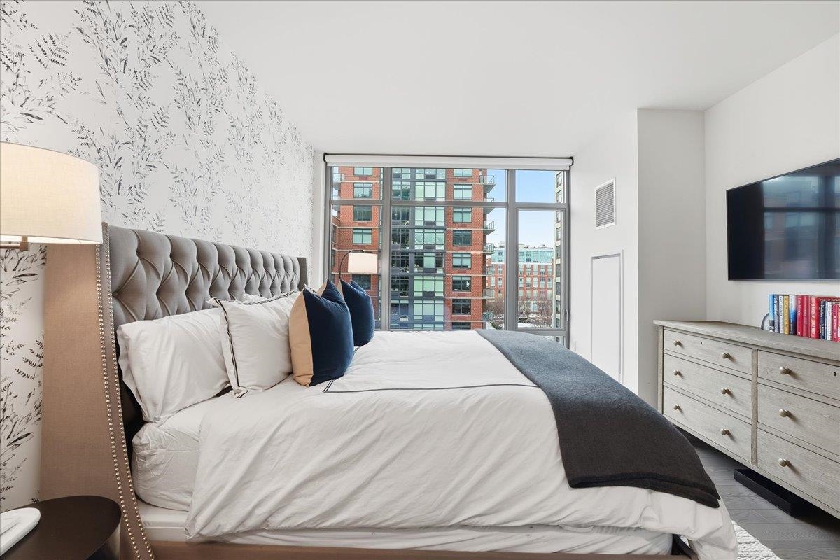 1425 HUDSON ST Unit: 7E