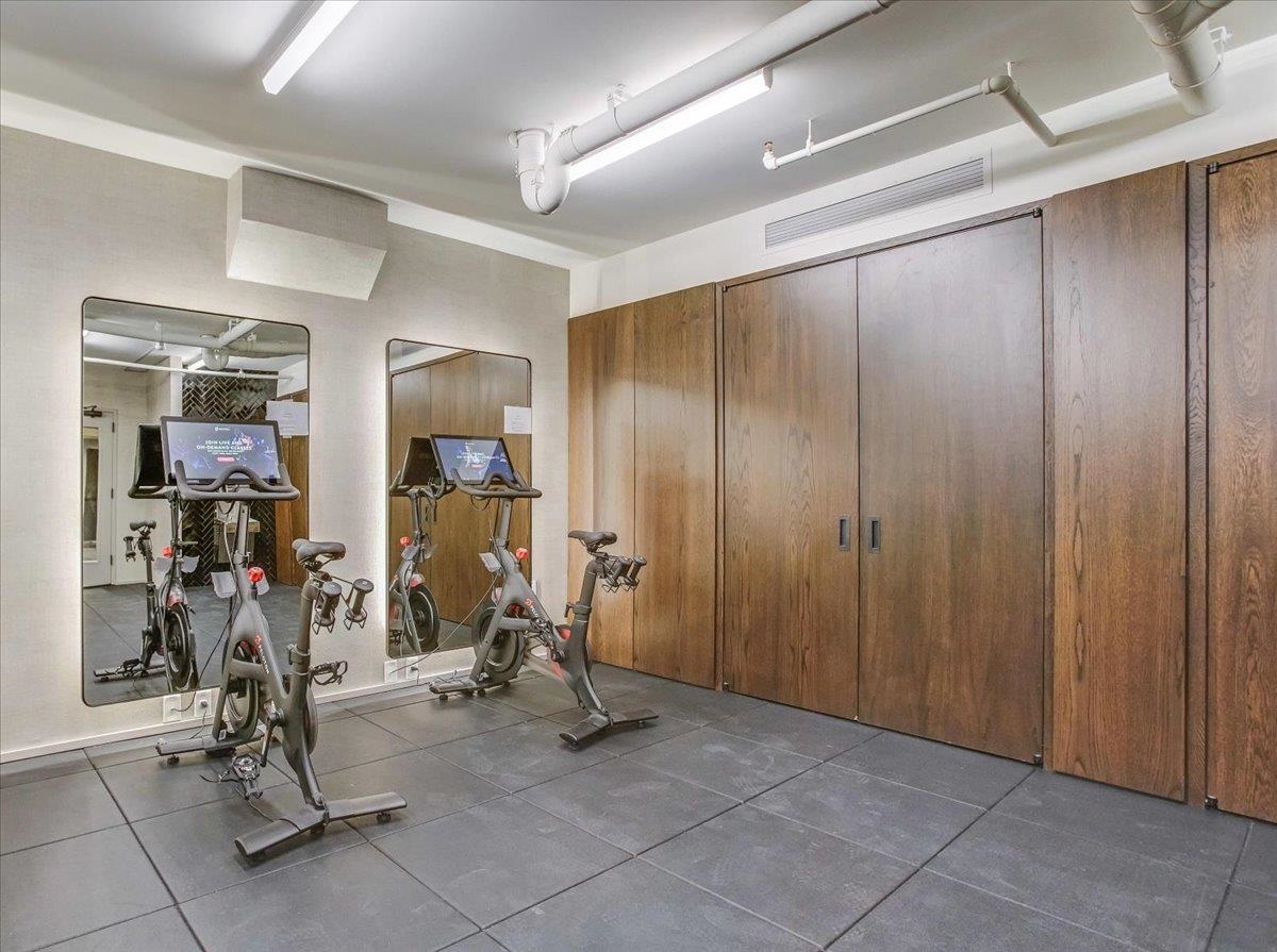 1425 HUDSON ST Unit: 7E