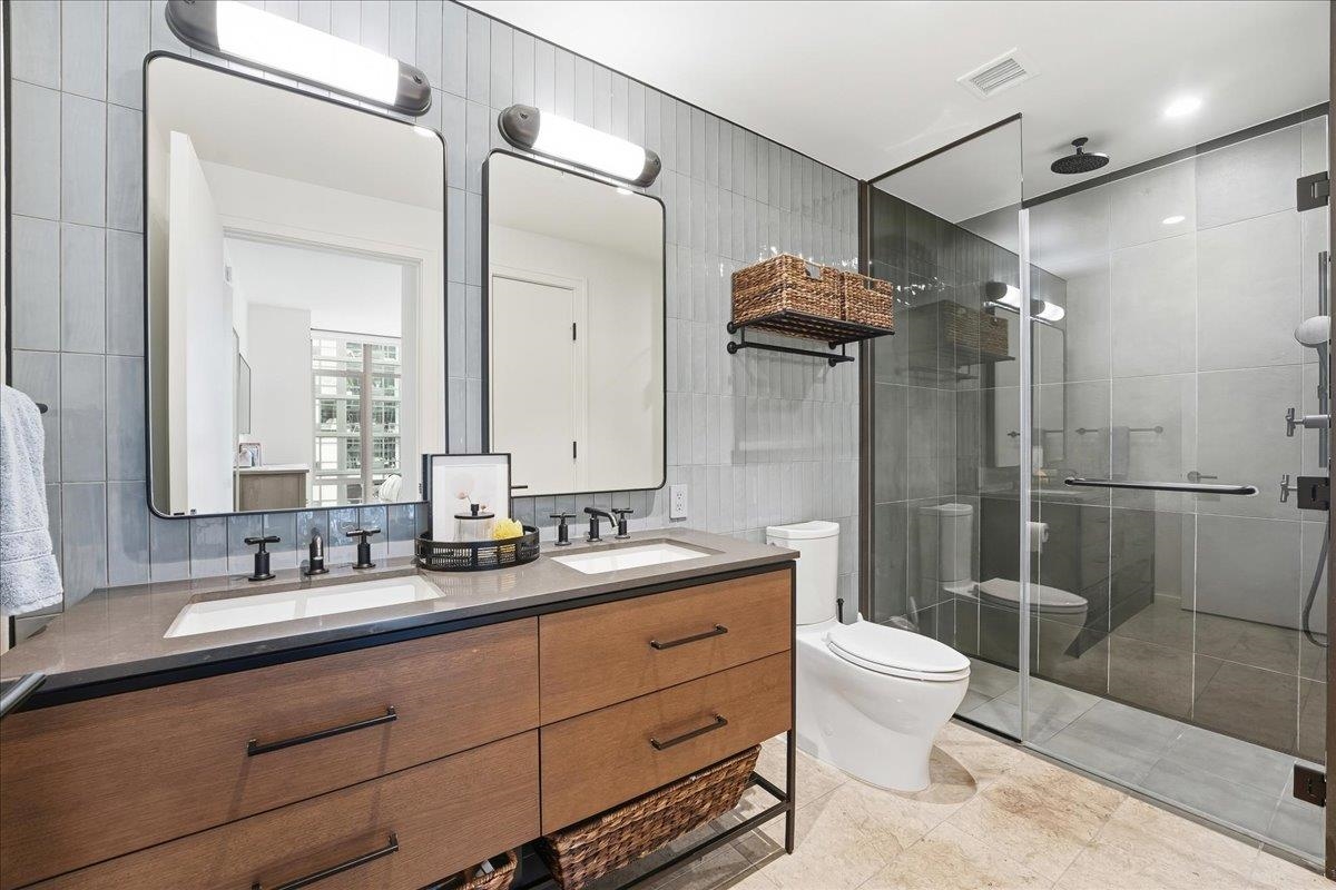 1425 HUDSON ST Unit: 7E