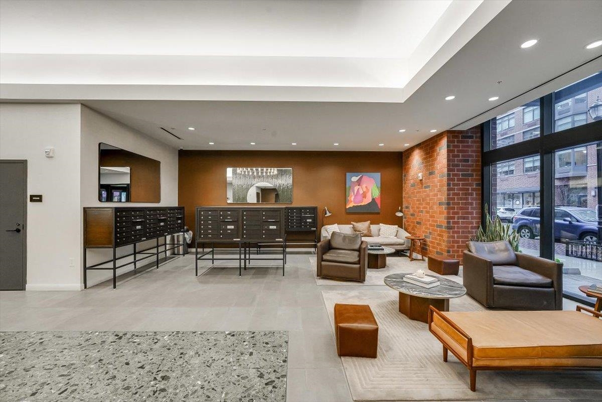 1425 HUDSON ST Unit: 7E