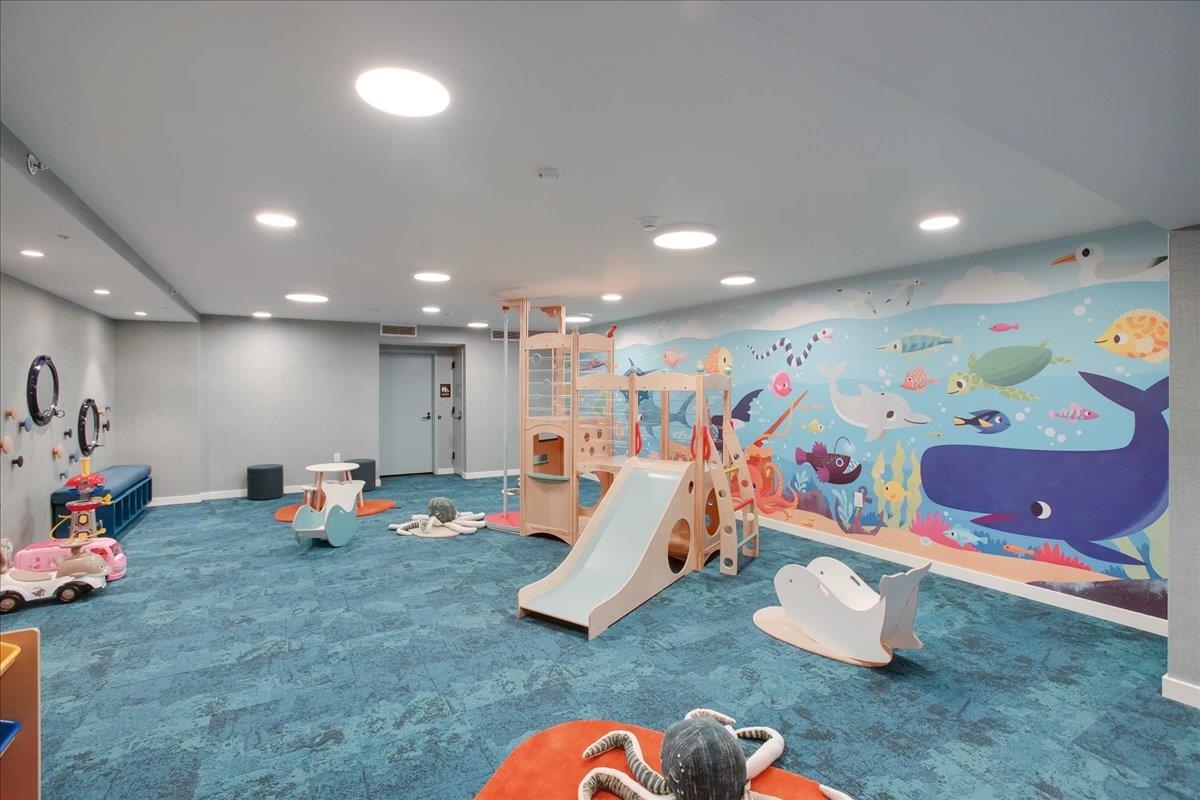 1425 HUDSON ST Unit: 7E