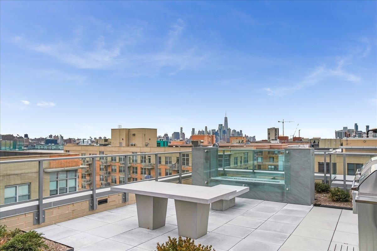 1425 HUDSON ST Unit: 7E