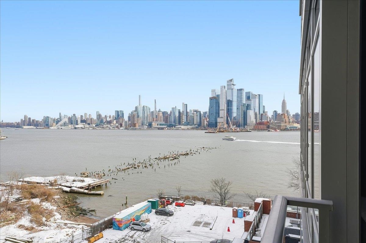 1425 HUDSON ST Unit: 7E