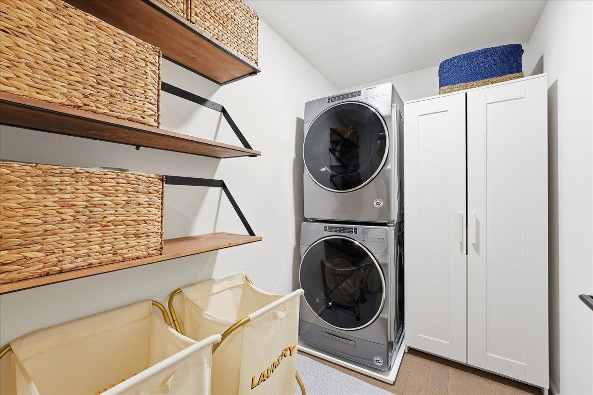 1425 HUDSON ST Unit: 7E