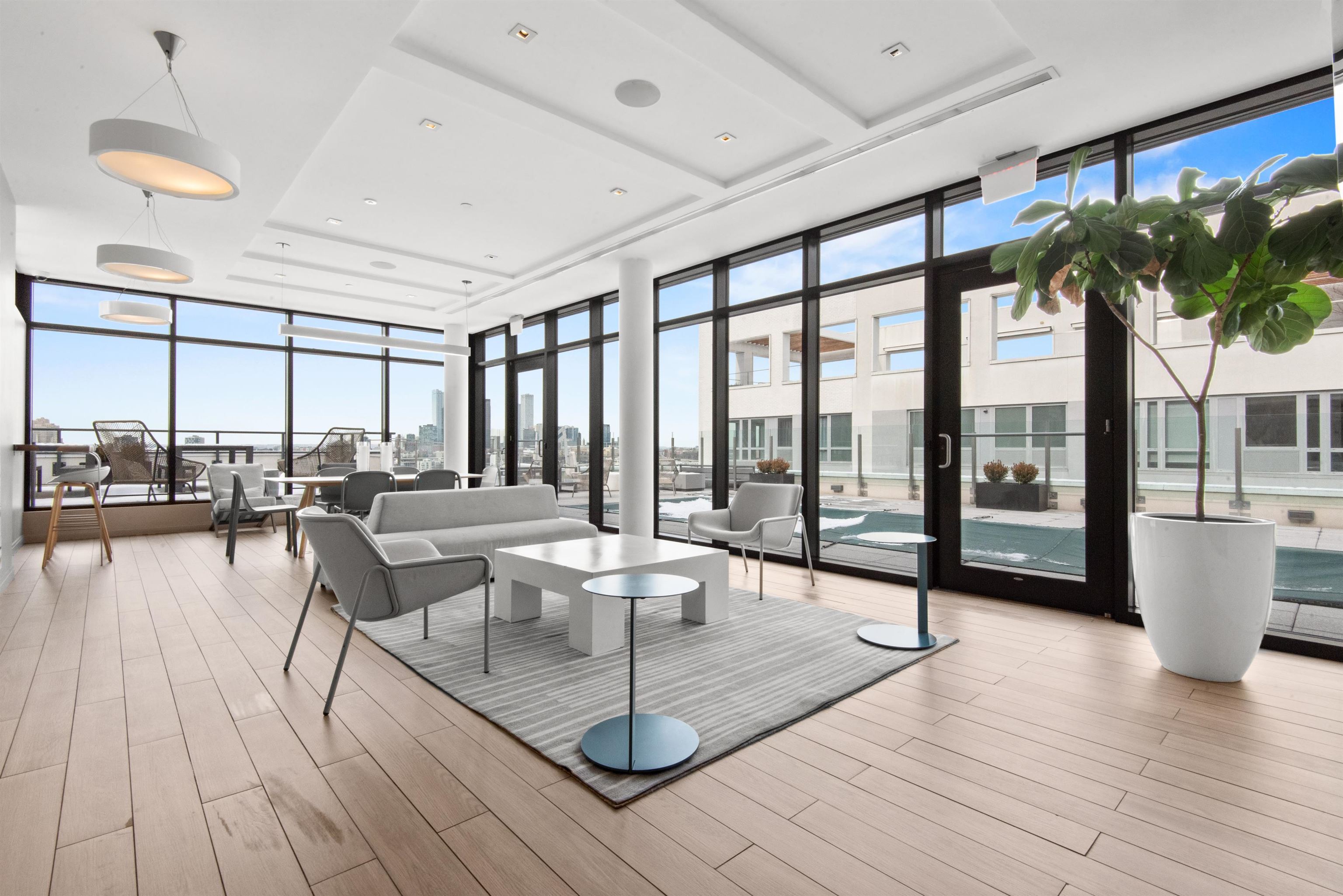 160 1ST ST Unit: 614