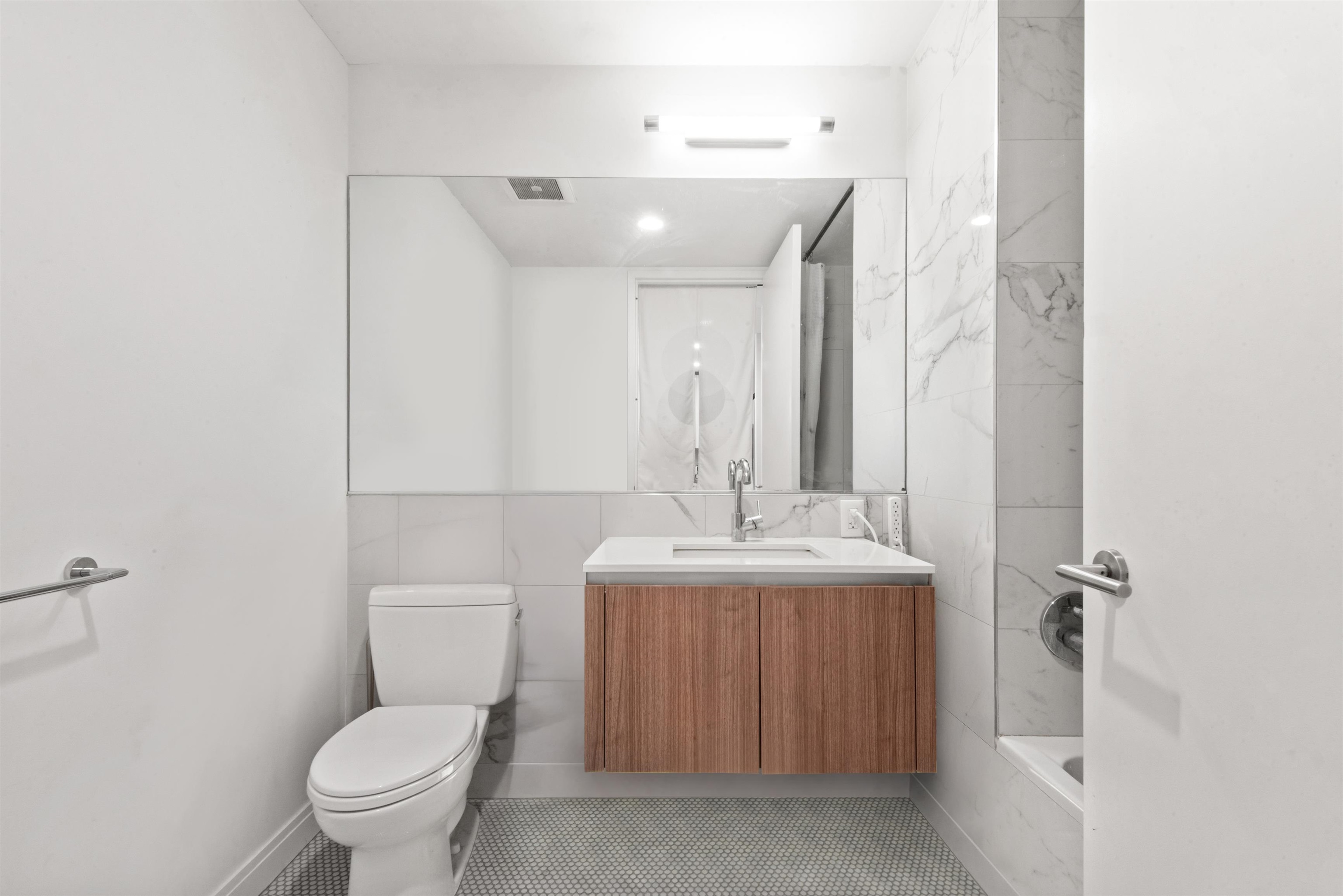 160 1ST ST Unit: 614