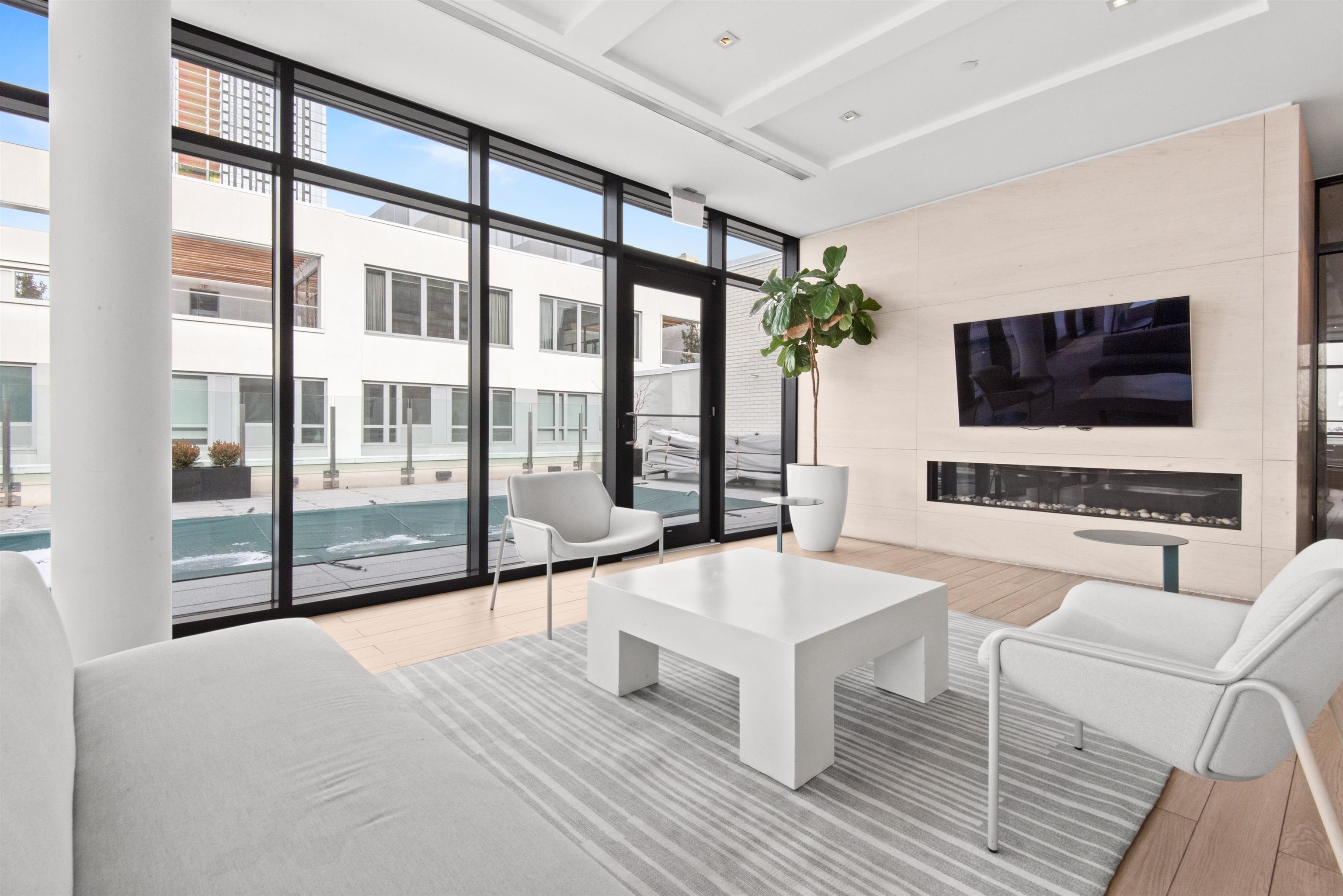 160 1ST ST Unit: 614