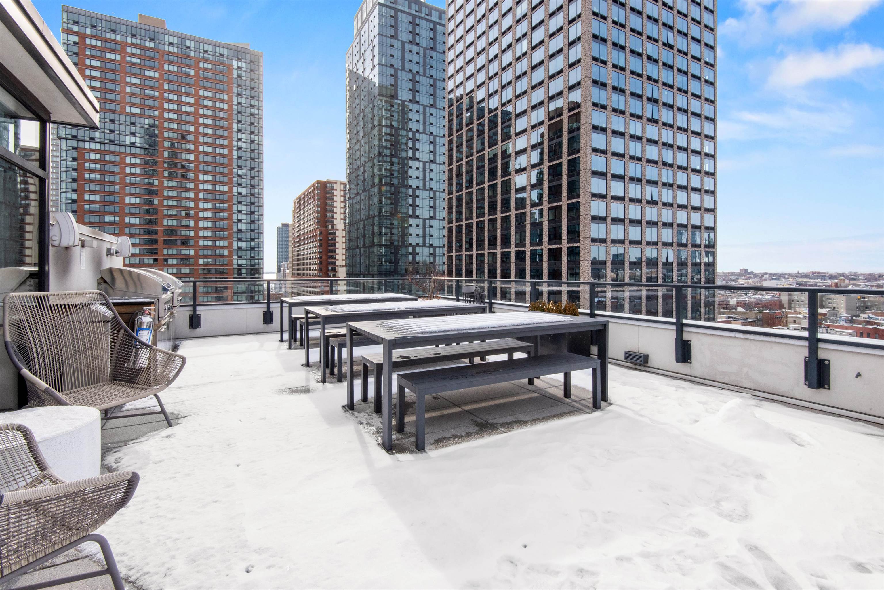 160 1ST ST Unit: 614