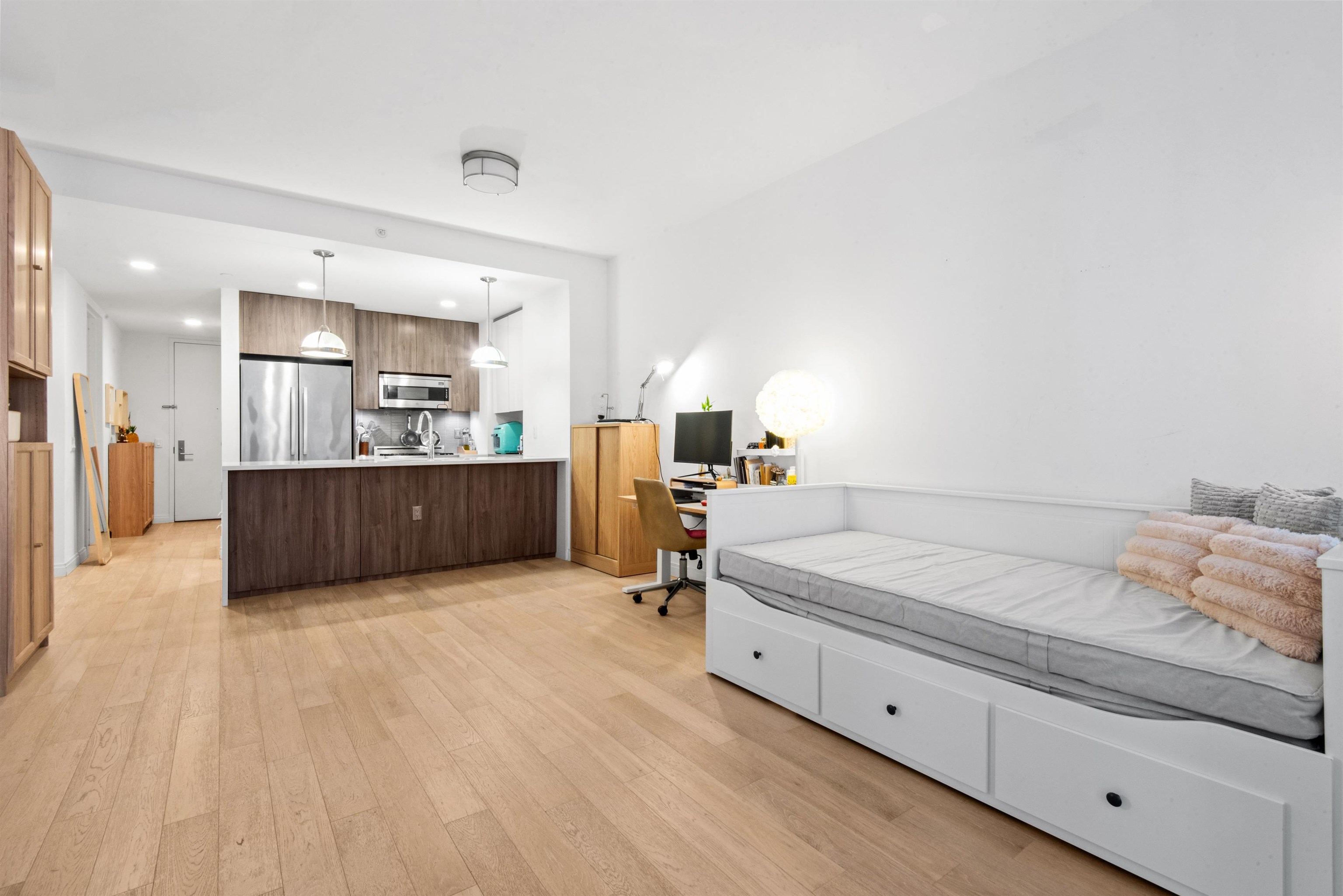 160 1ST ST Unit: 614