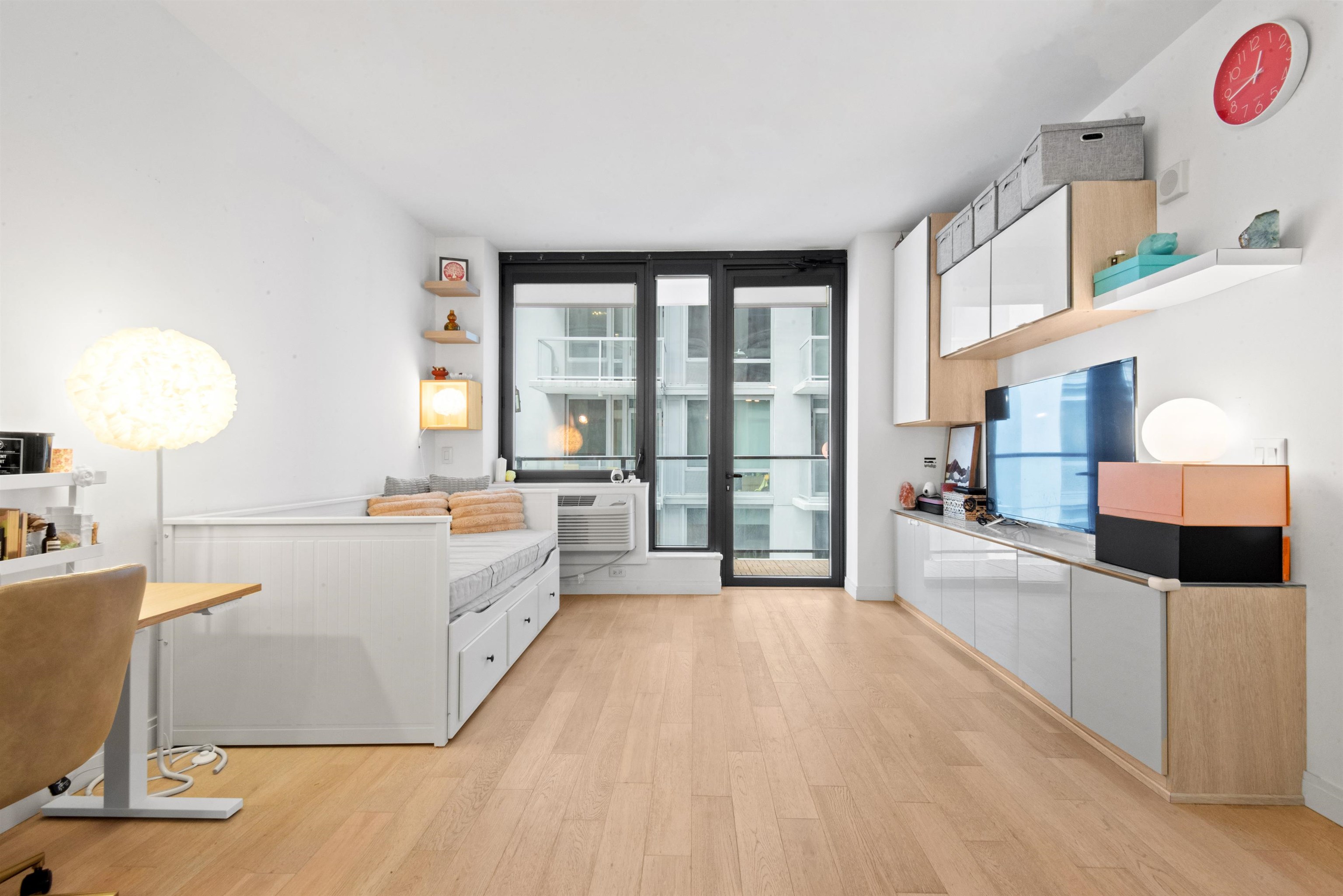 160 1ST ST Unit: 614