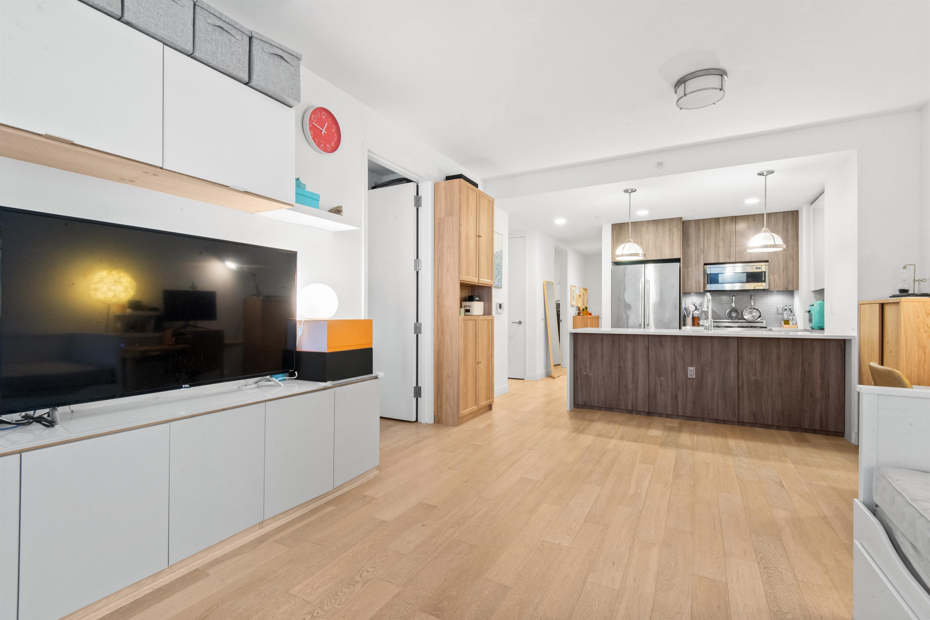 160 1ST ST Unit: 614