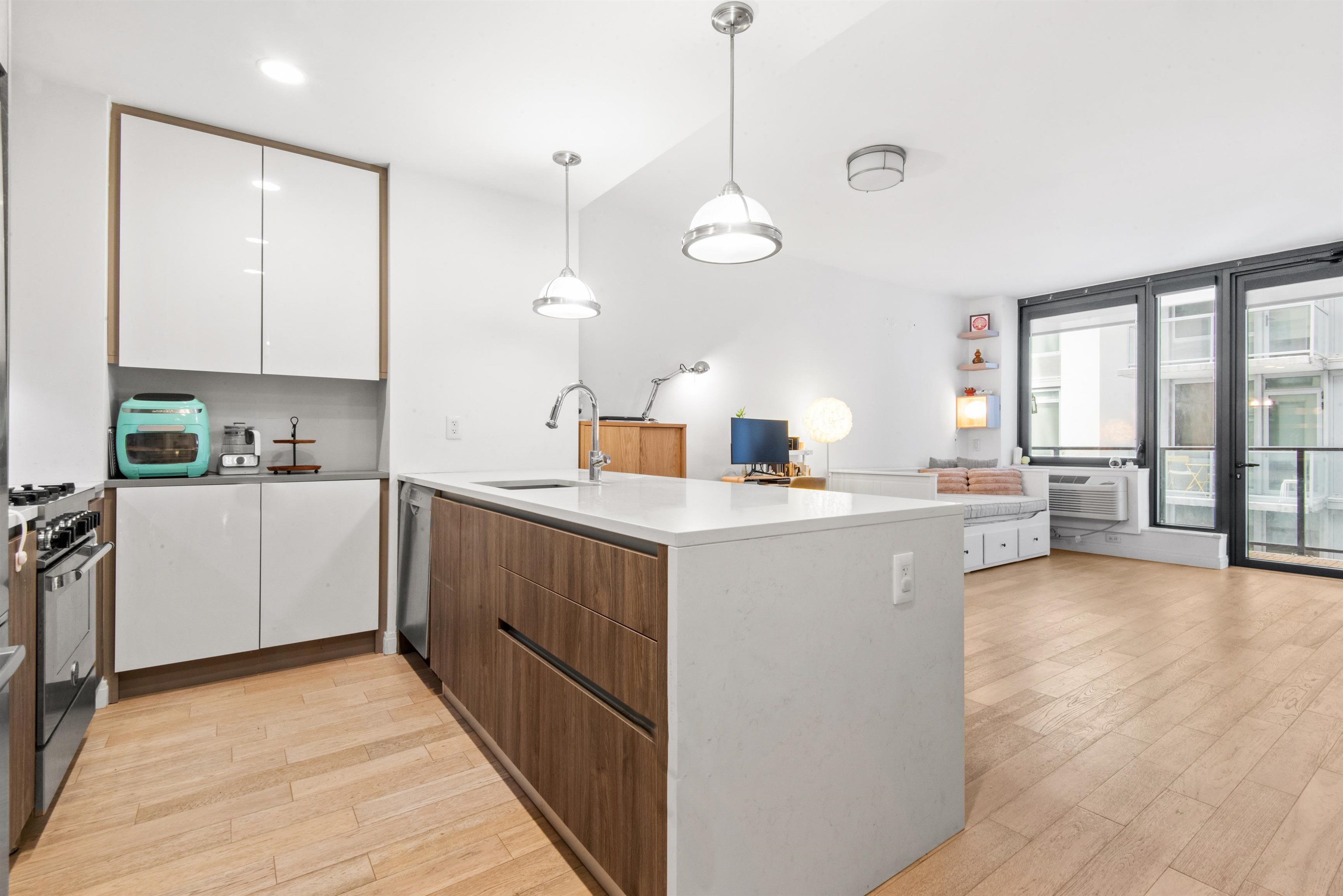 160 1ST ST Unit: 614