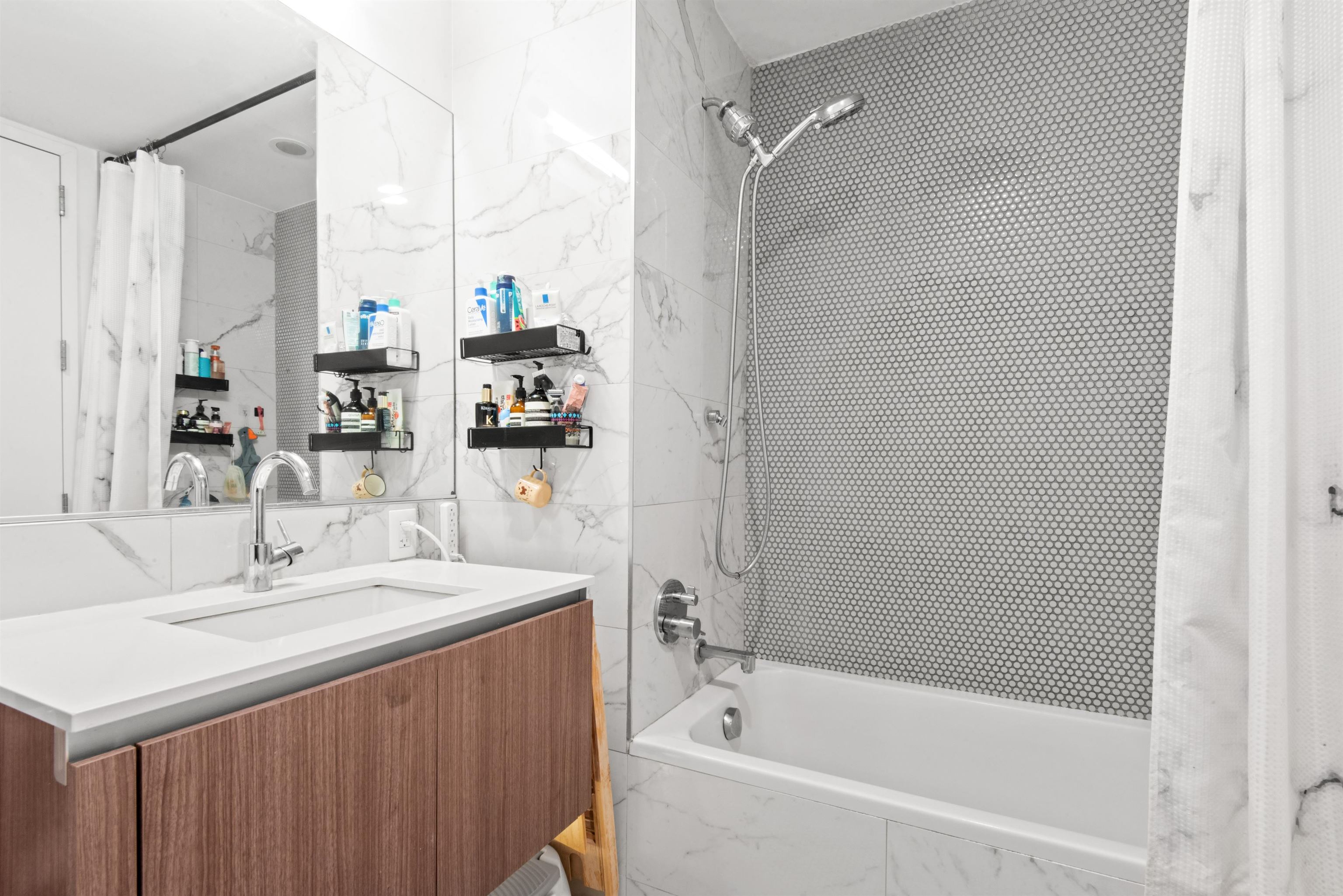 160 1ST ST Unit: 614