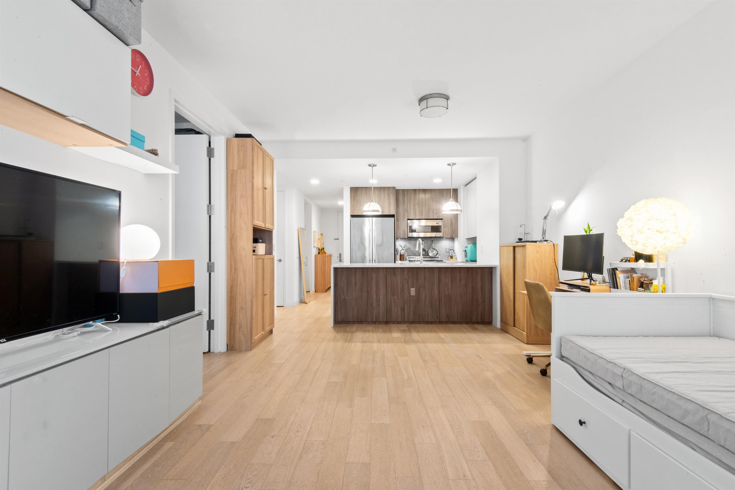 160 1ST ST Unit: 614