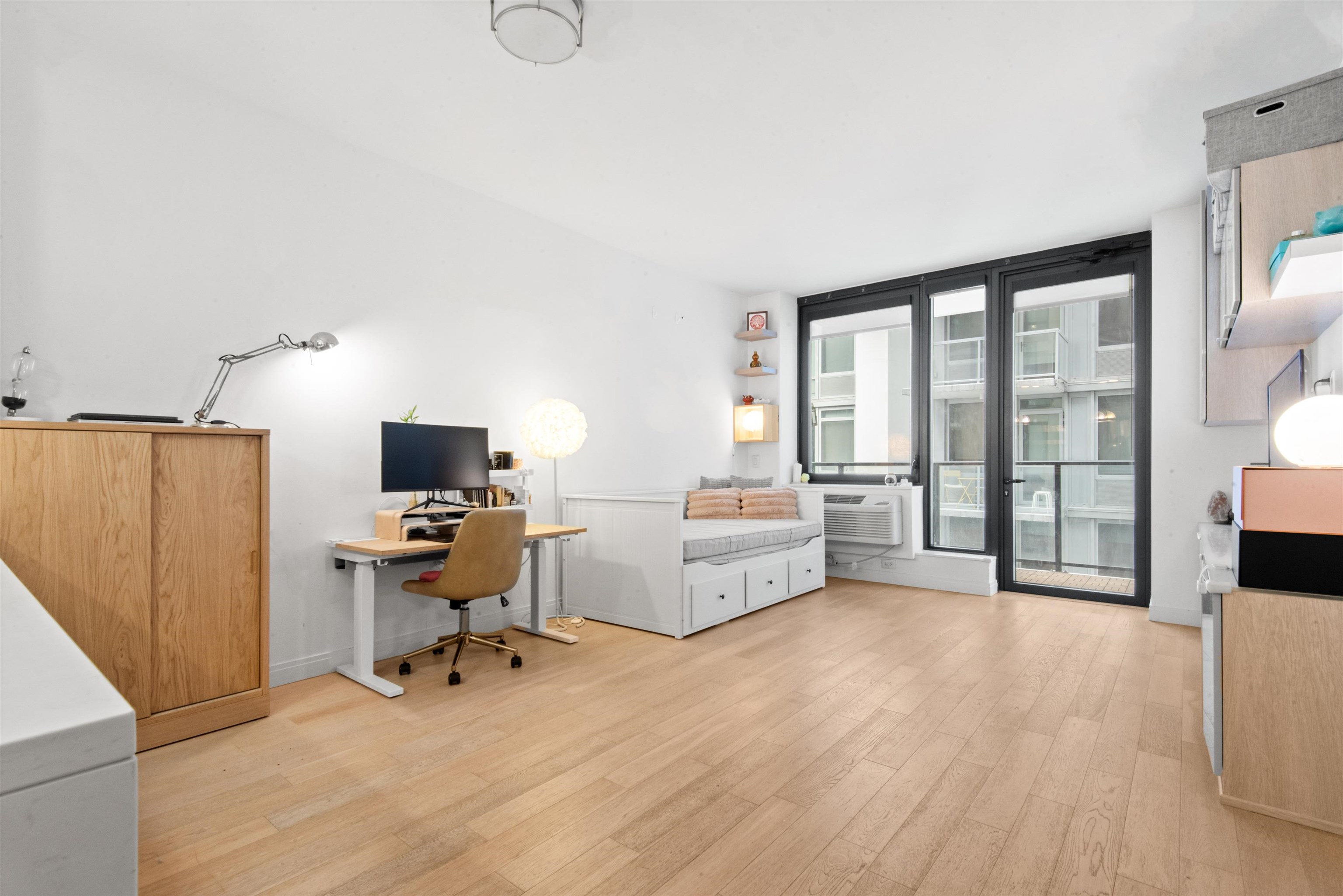 160 1ST ST Unit: 614