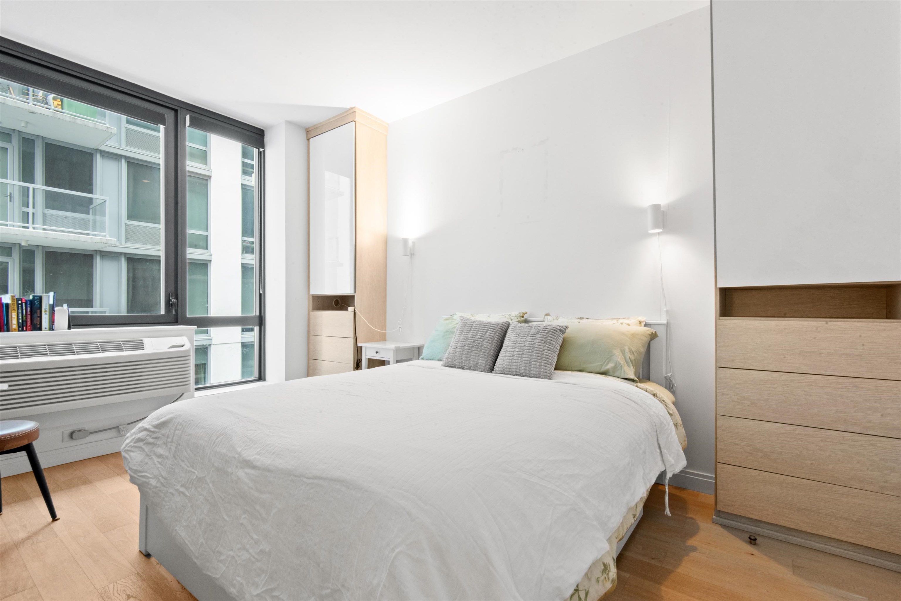 160 1ST ST Unit: 614