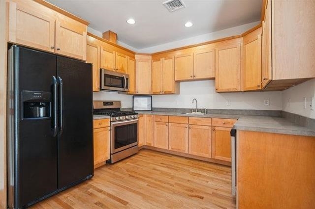 683 MAIN ST Unit: 22