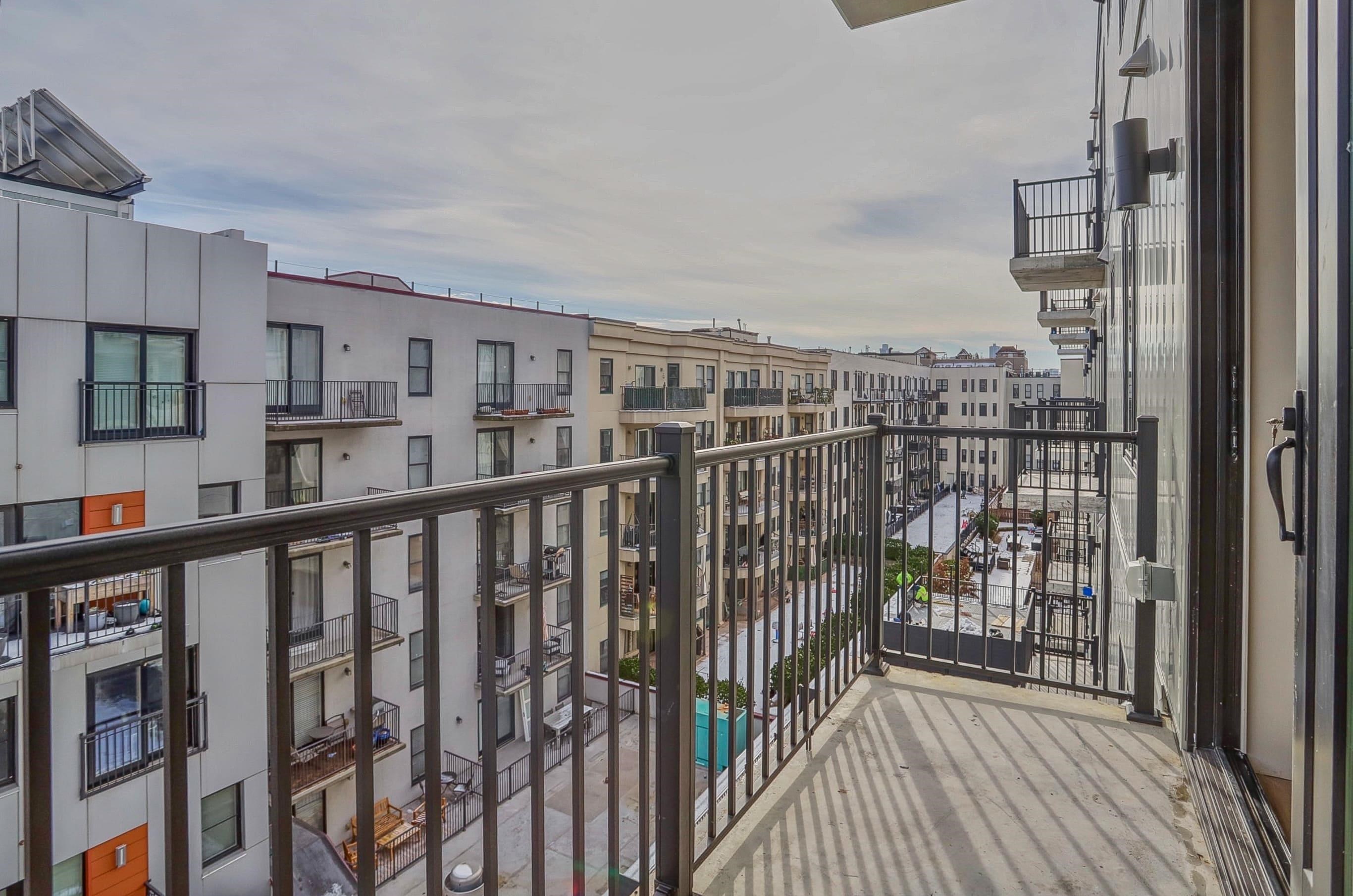 921 MADISON ST Unit: 505