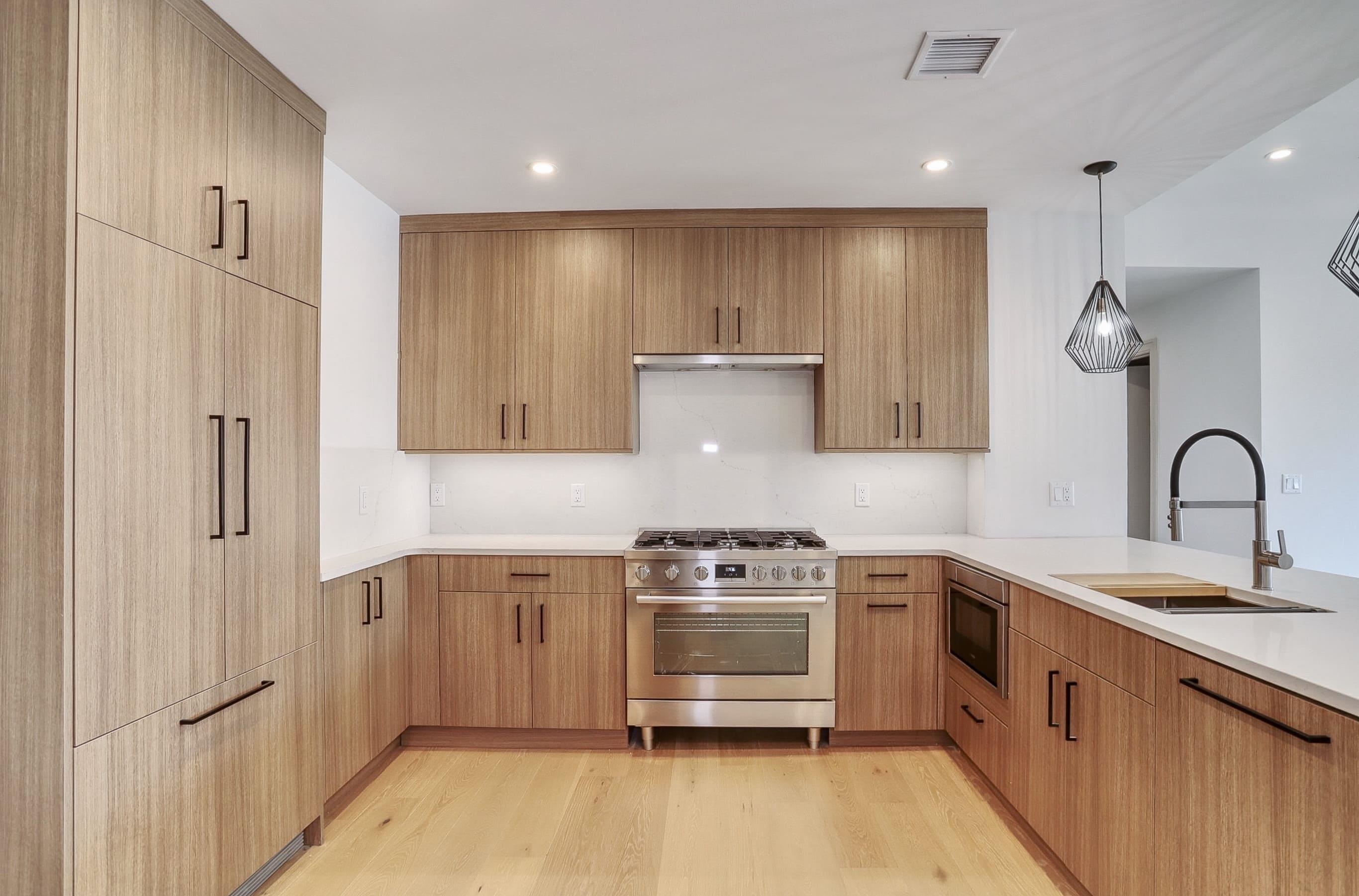 921 MADISON ST Unit: 505