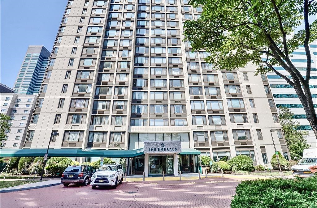 45 RIVER DR SOUTH Unit: 2205