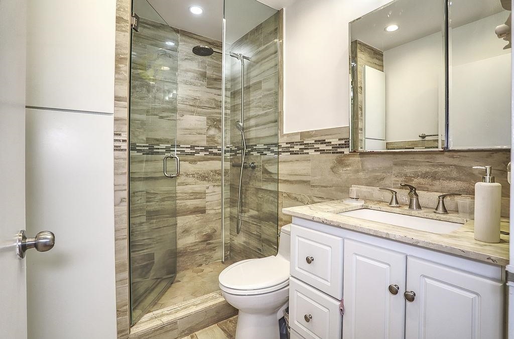 45 RIVER DR SOUTH Unit: 2205