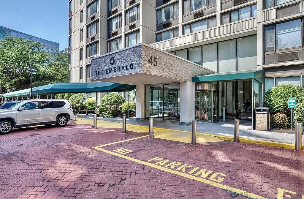 45 RIVER DR SOUTH Unit: 2205