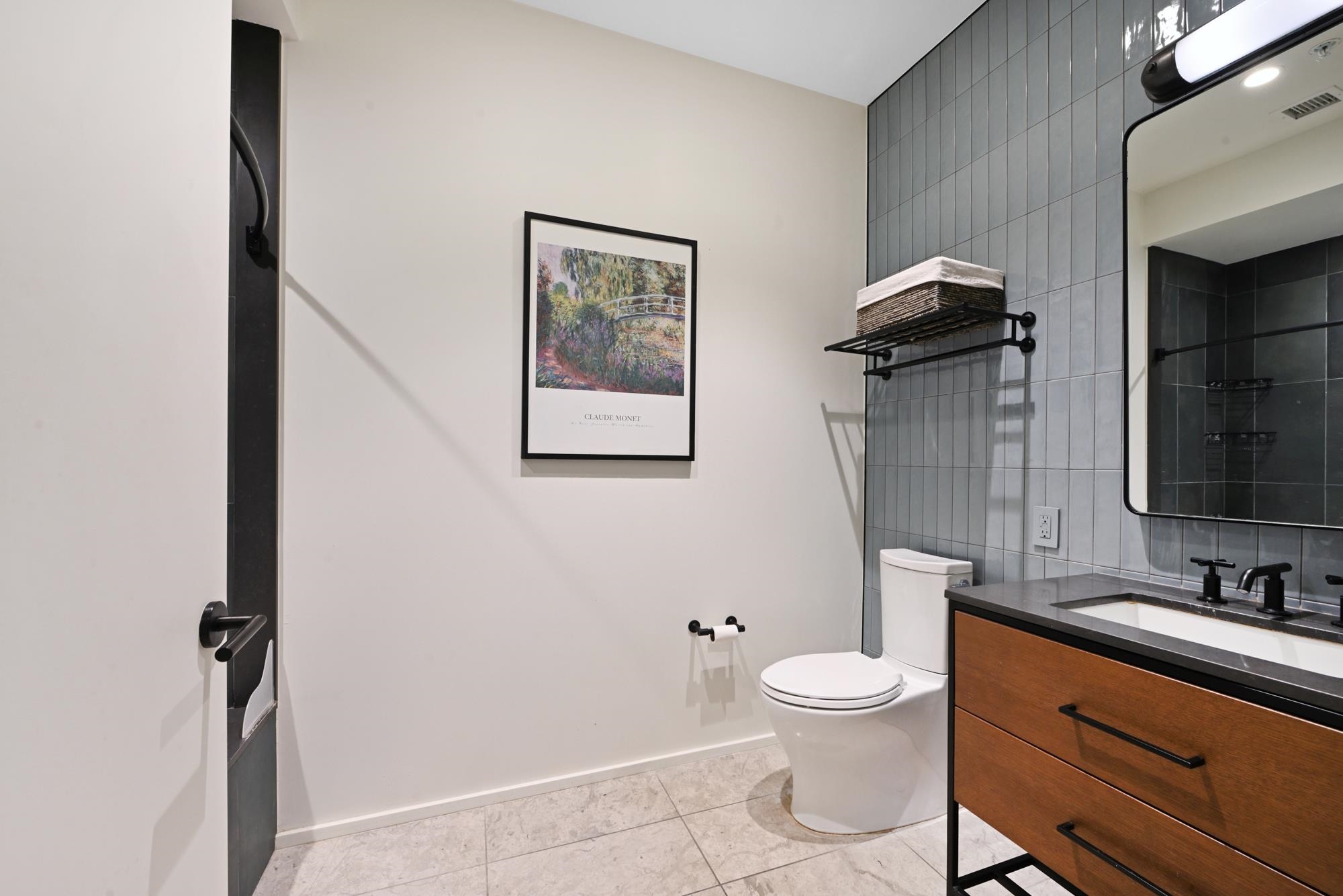 1425 HUDSON ST Unit: PH3