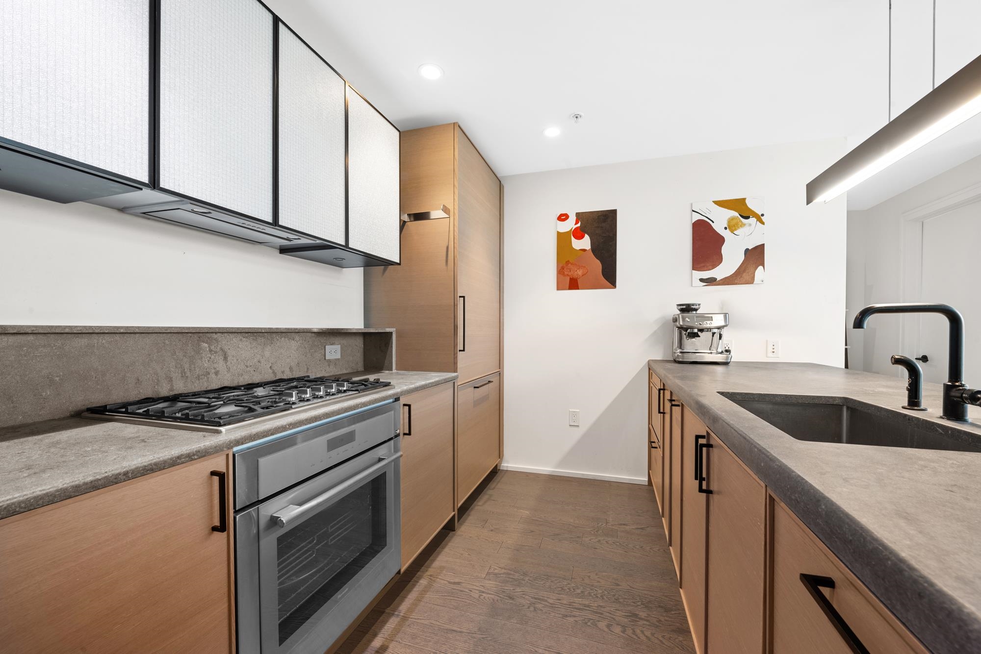 1425 HUDSON ST Unit: PH3