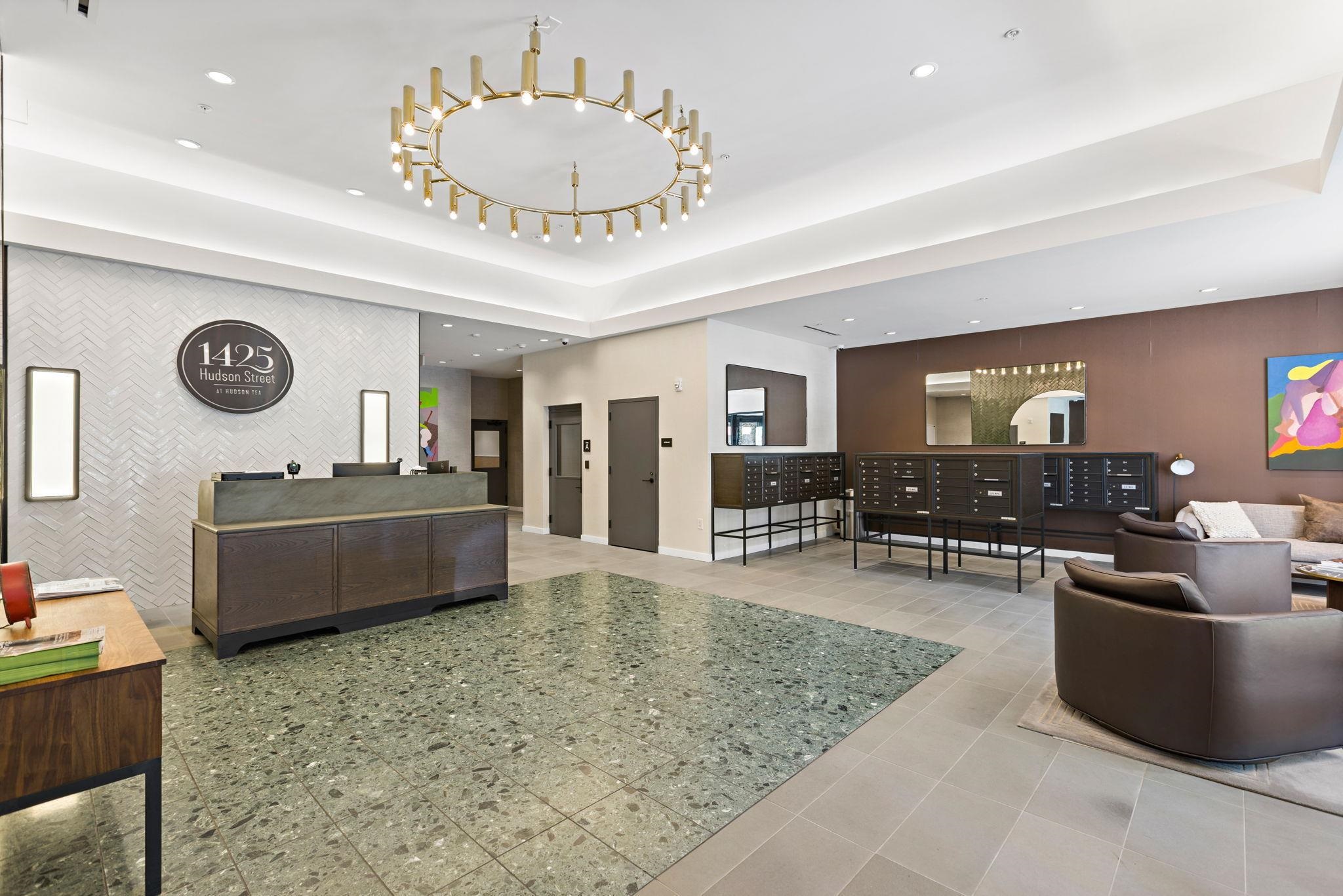 1425 HUDSON ST Unit: PH3