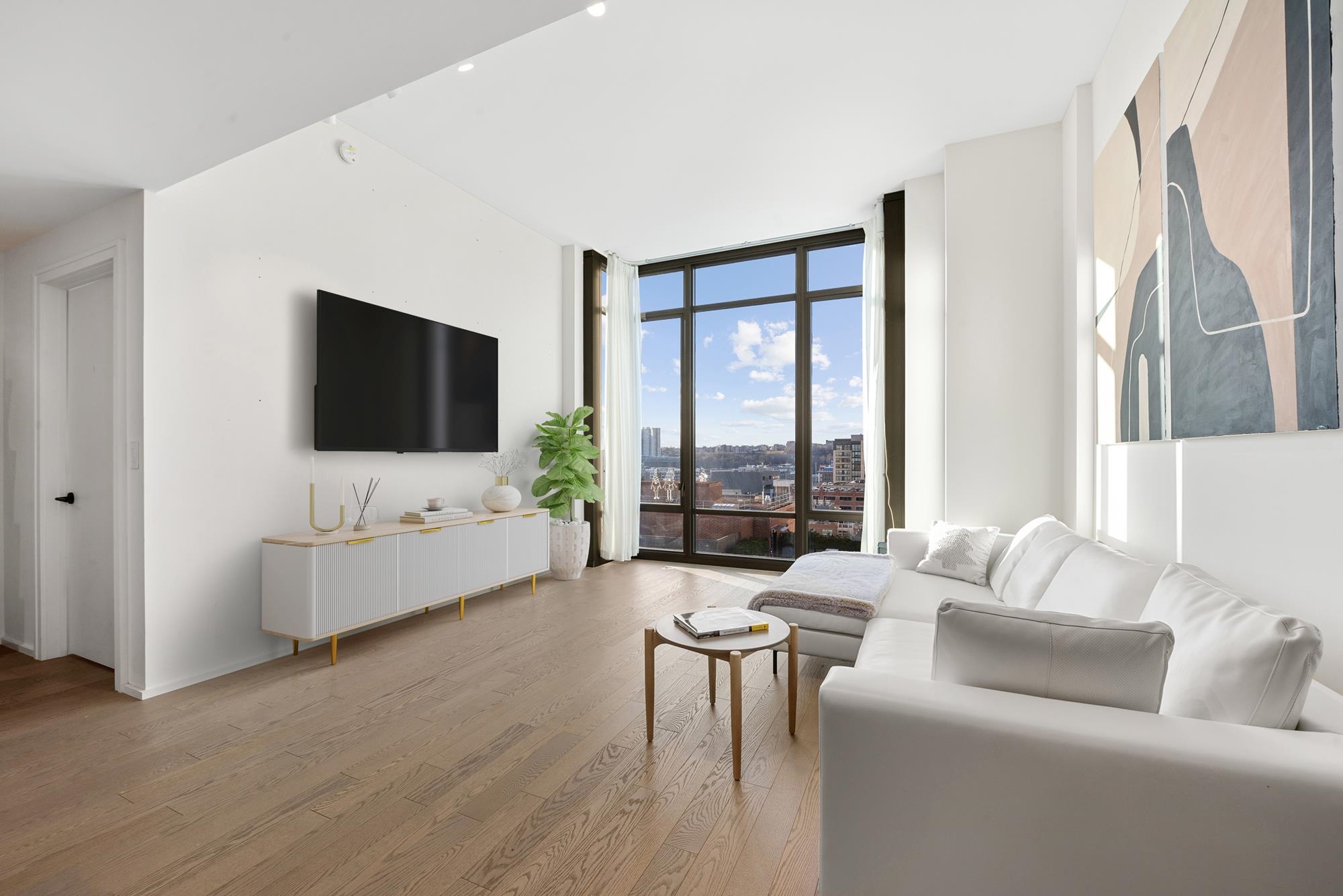 1425 HUDSON ST Unit: PH3