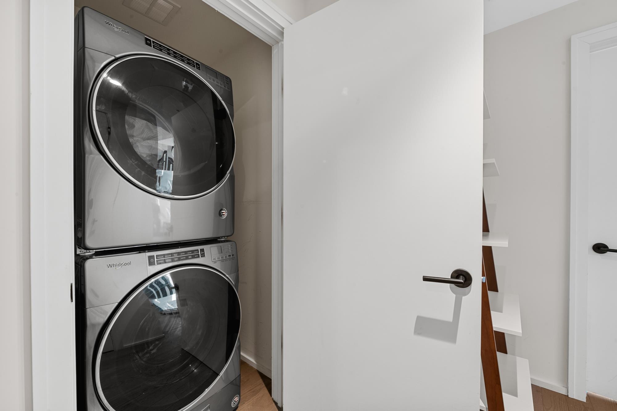 1425 HUDSON ST Unit: PH3