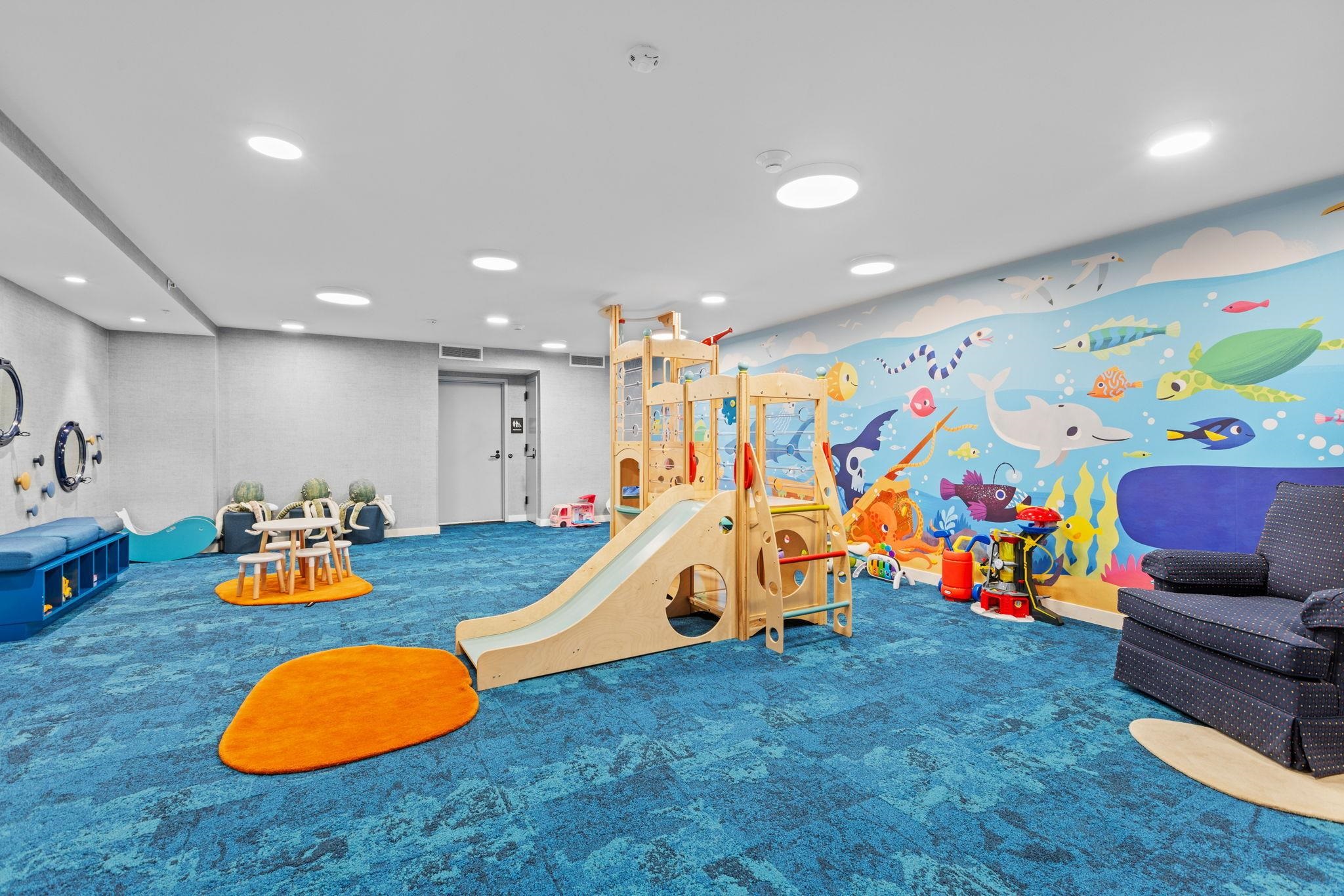 1425 HUDSON ST Unit: PH3