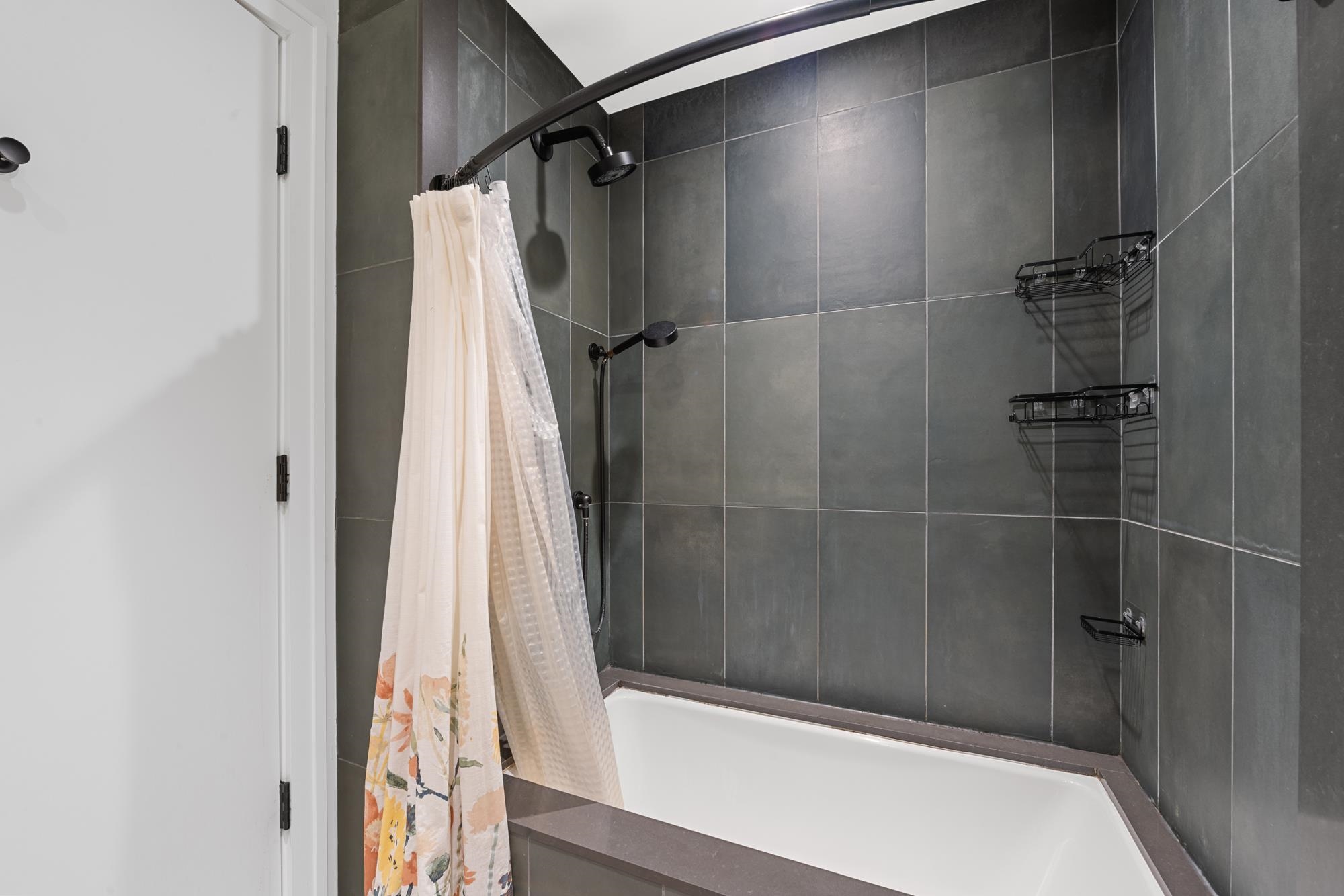 1425 HUDSON ST Unit: PH3