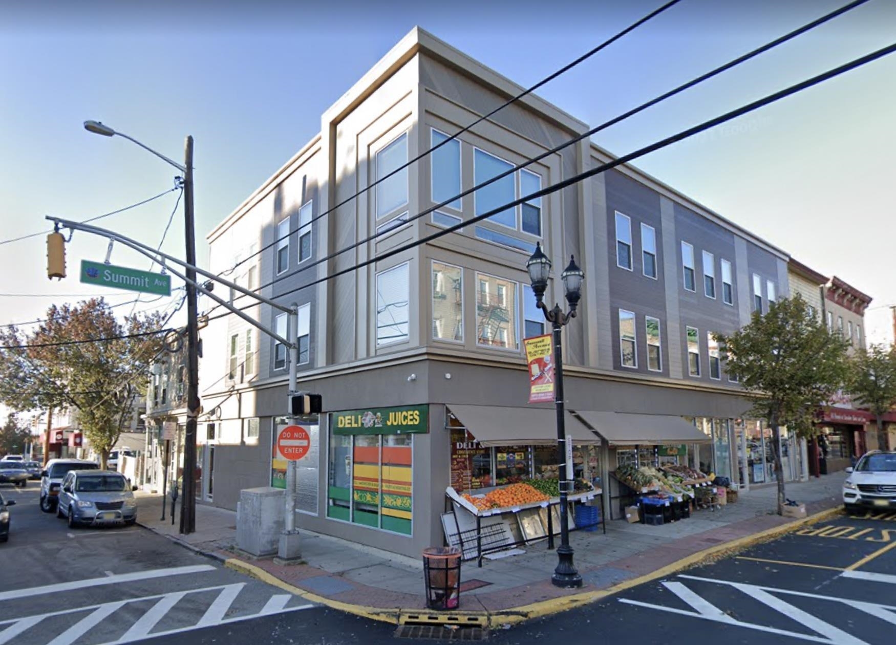 801 SUMMIT AVE Unit: 2A