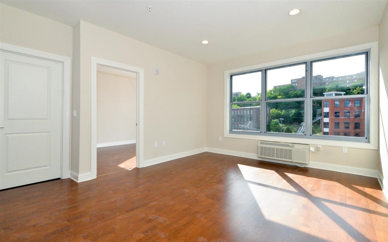 100 MARSHALL ST Unit: 210