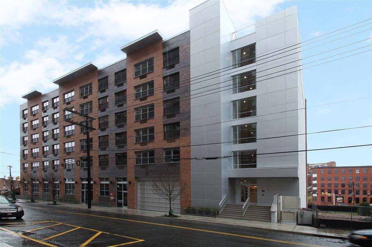 100 MARSHALL ST Unit: 210