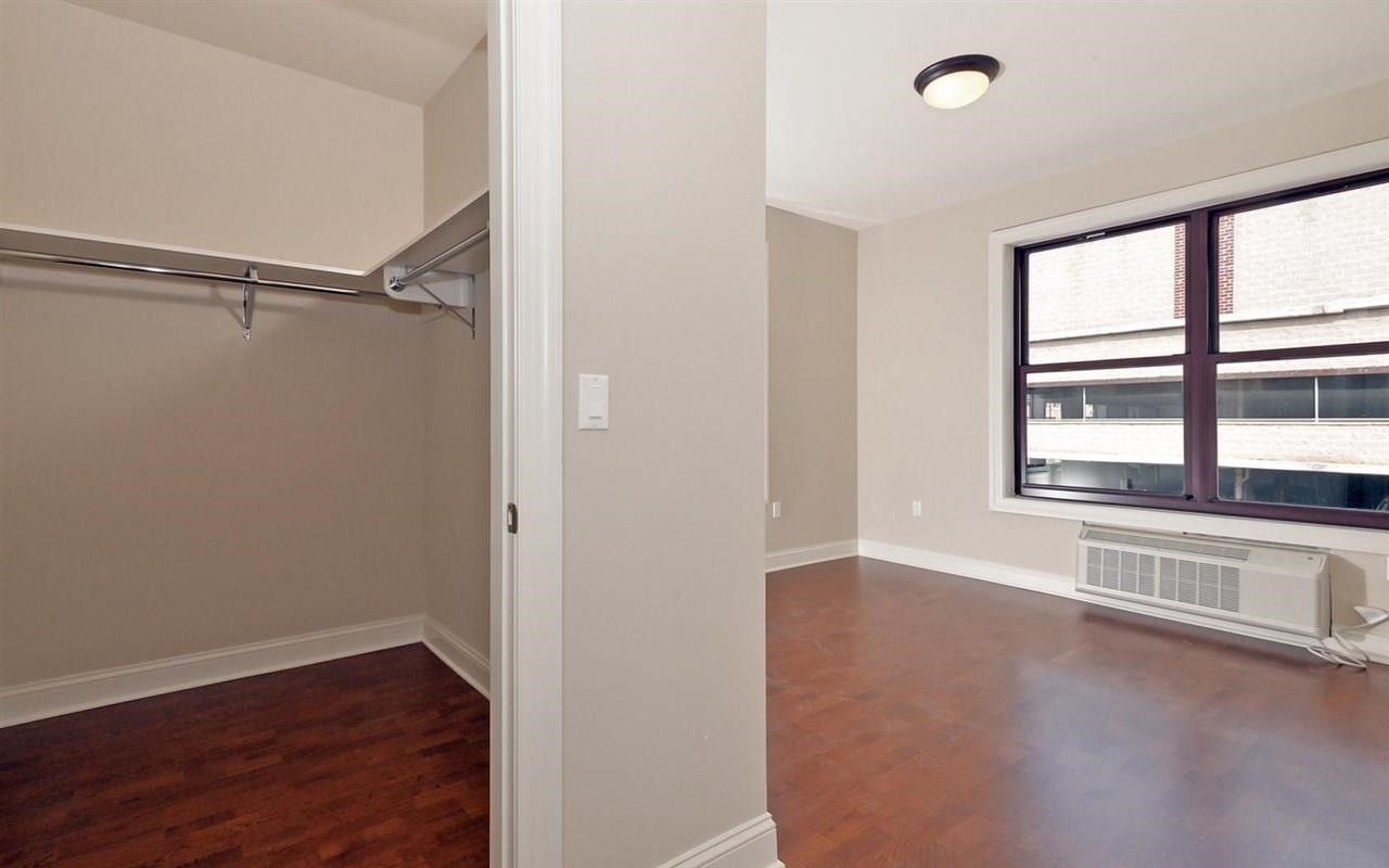 100 MARSHALL ST Unit: 215