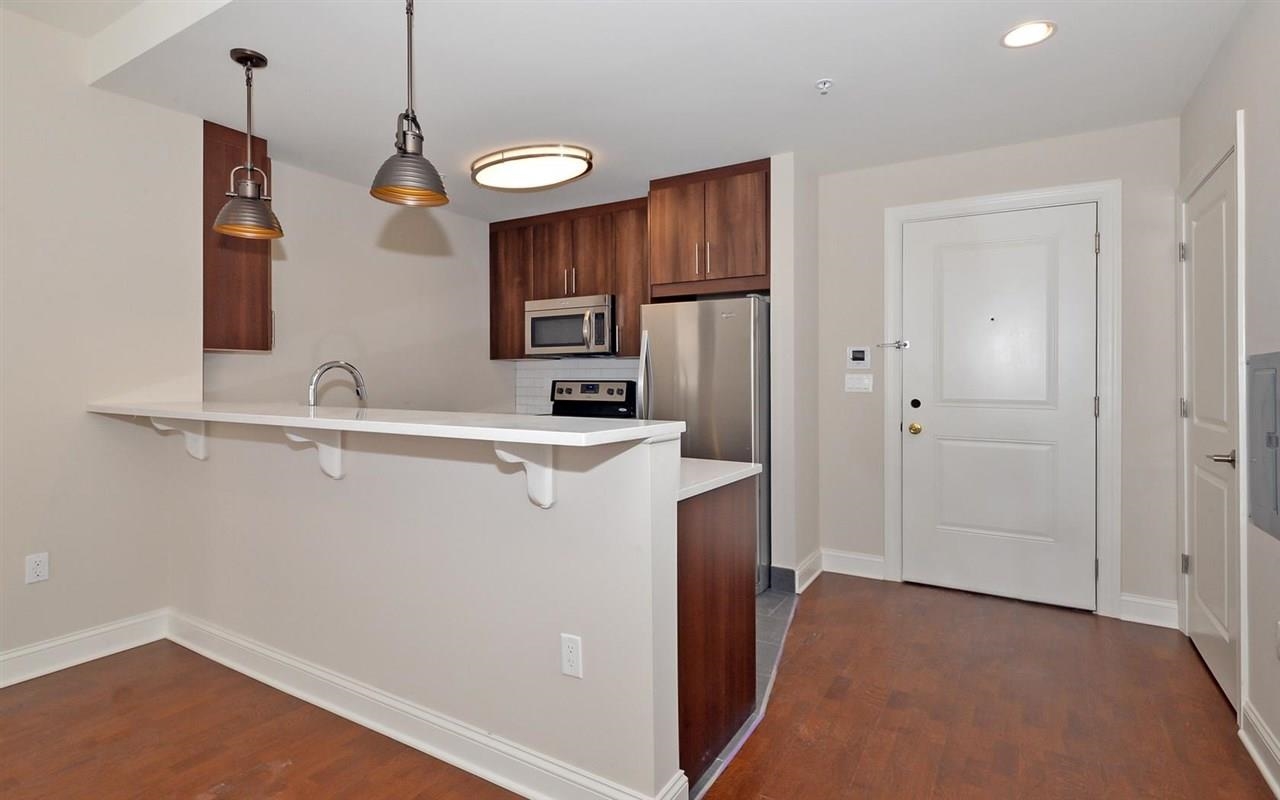 100 MARSHALL ST Unit: 215