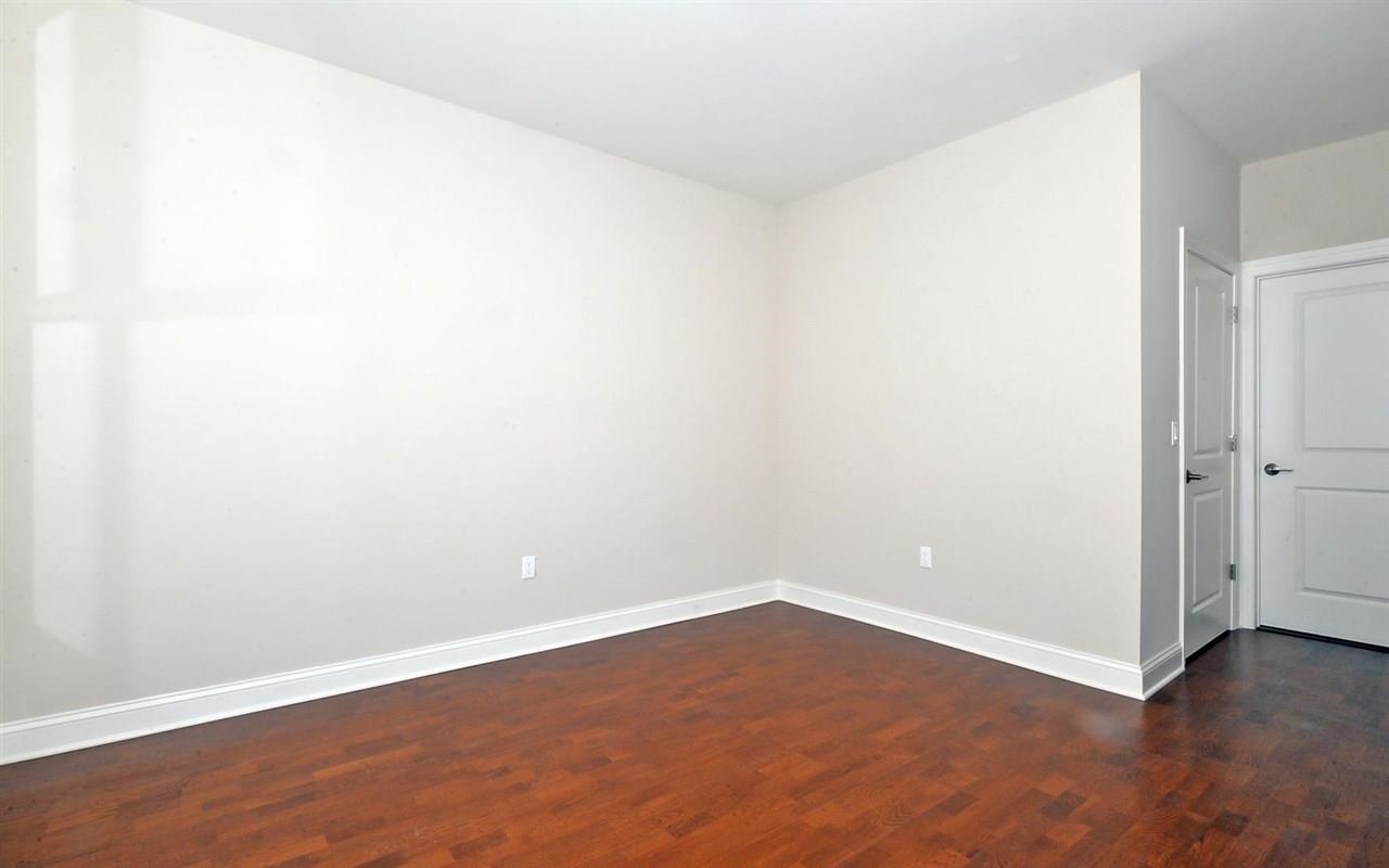 100 MARSHALL ST Unit: 215