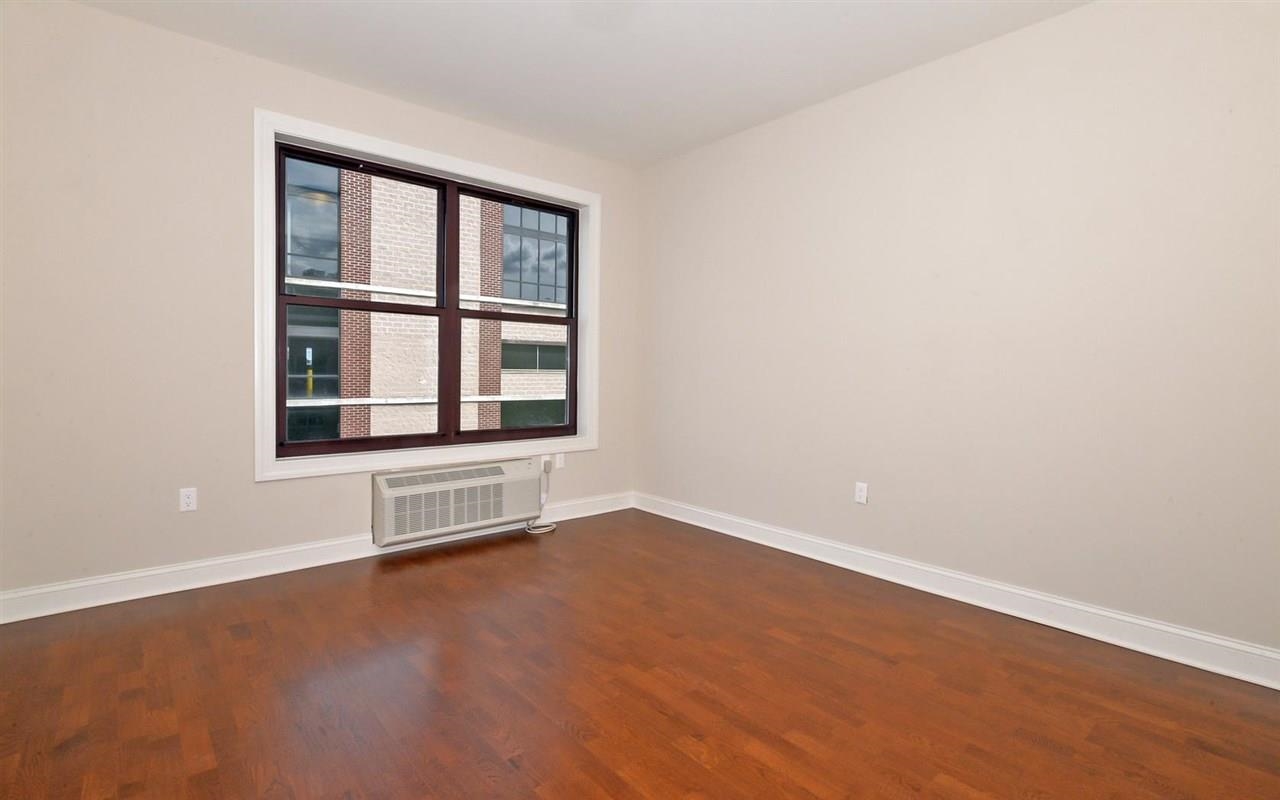 100 MARSHALL ST Unit: 215