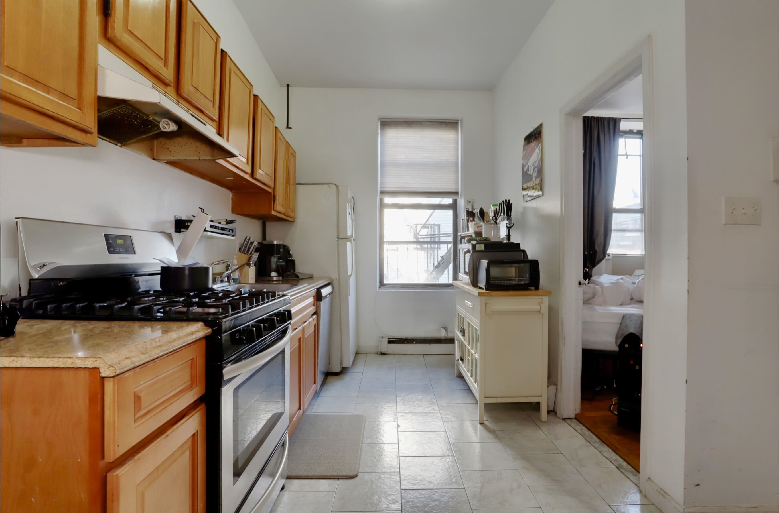 206 4TH ST Unit: 2F