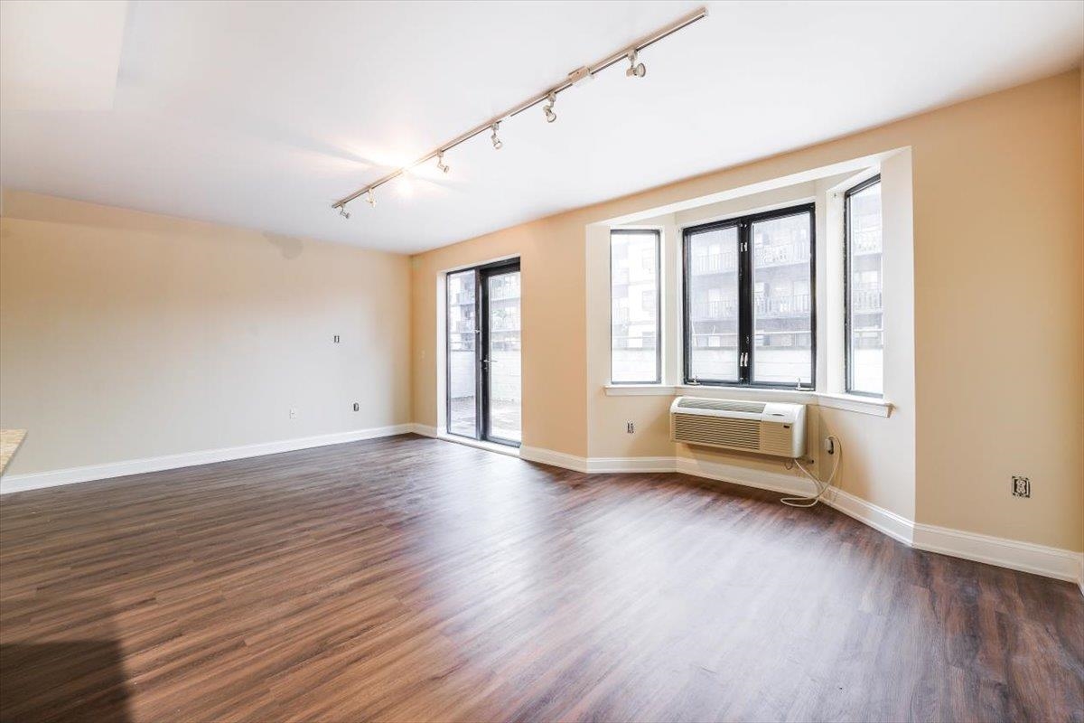 29 1ST ST Unit: 408