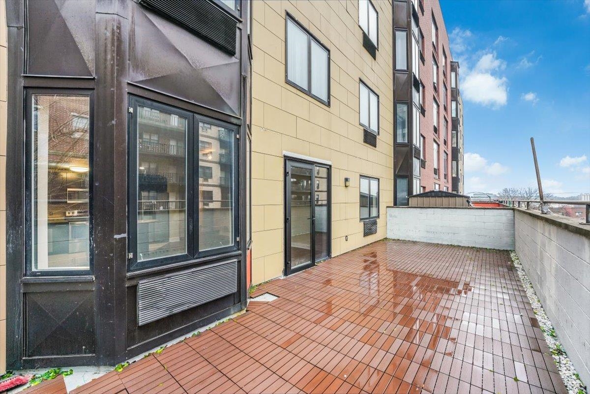 29 1ST ST Unit: 408